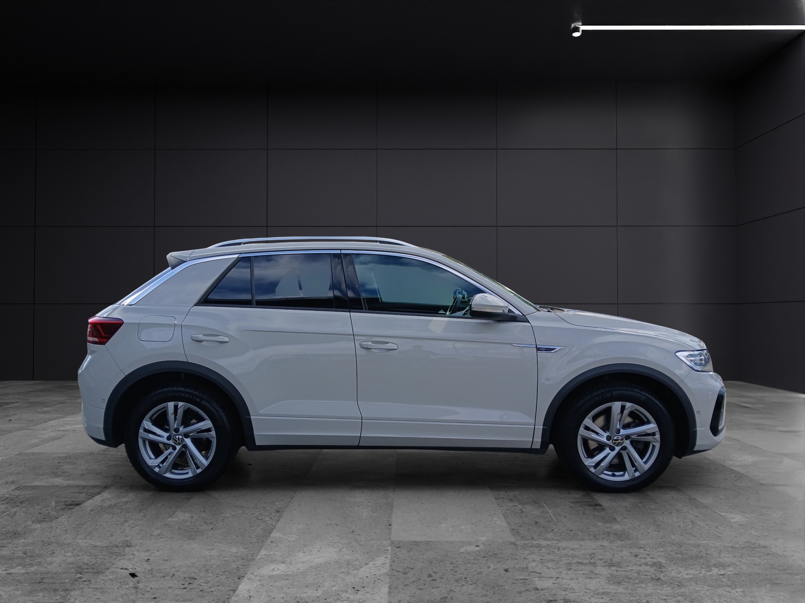 Fahrzeugabbildung Volkswagen T-Roc TDI R-Line DSG LED AHK Navi AID ACC Park-Assist SH