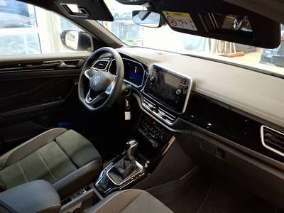 Fahrzeugabbildung Volkswagen T-Roc TSI R-Line DSG LEDplus AHK Navi AID ACC RFK SH