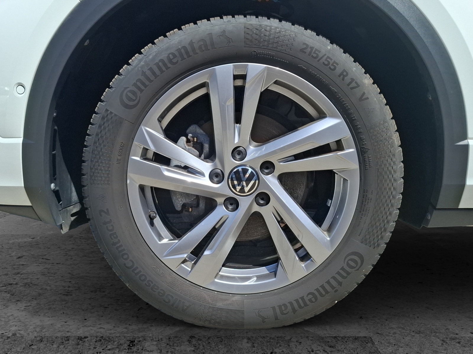 Fahrzeugabbildung Volkswagen T-Roc TSI R-Line DSG LEDplus AHK Navi AID ACC RFK SH