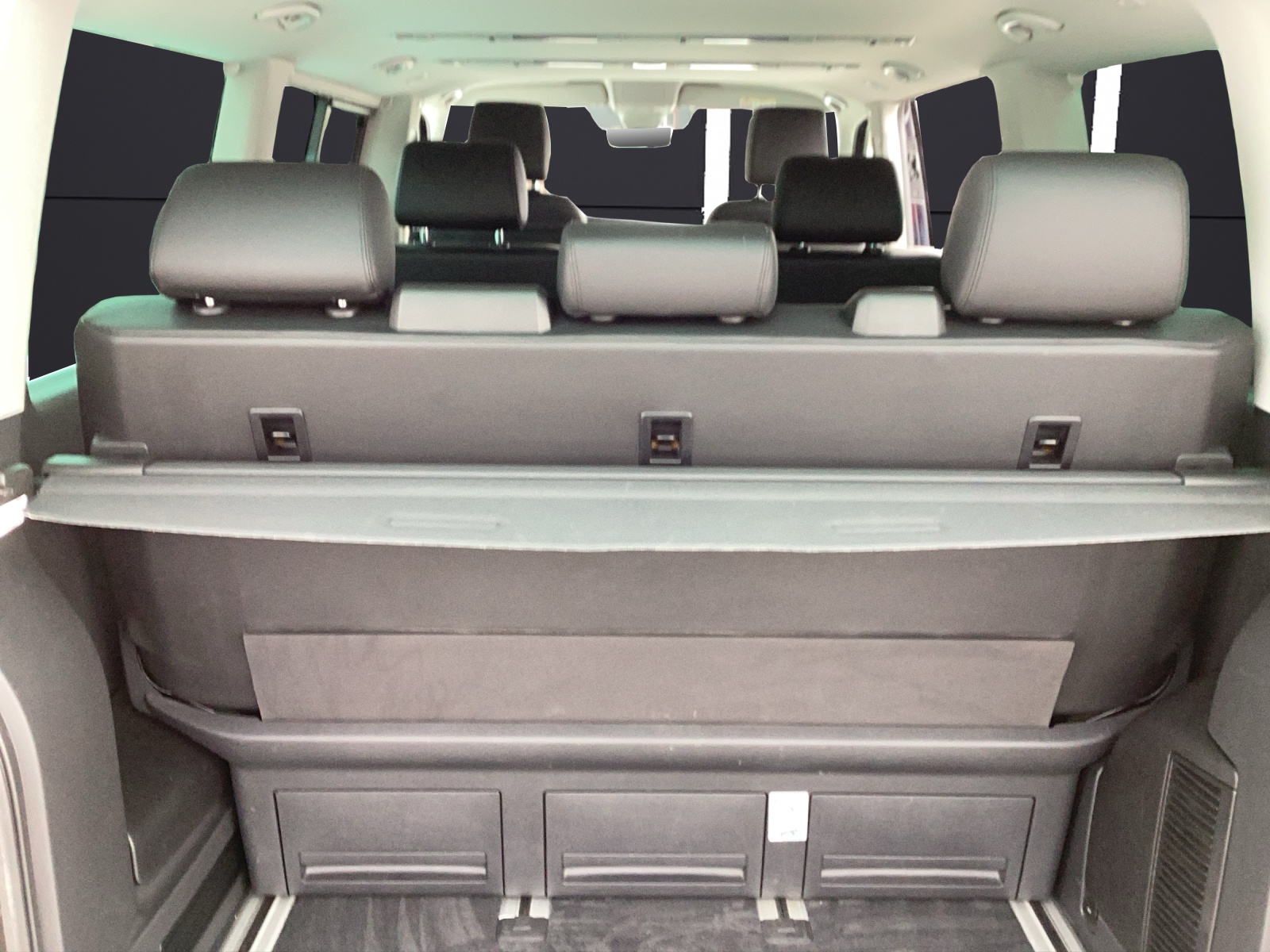 Fahrzeugabbildung Volkswagen T6.1 Multivan TDI Generation-Six DSG LED AHK Navi AID ACC Park-Assist SH