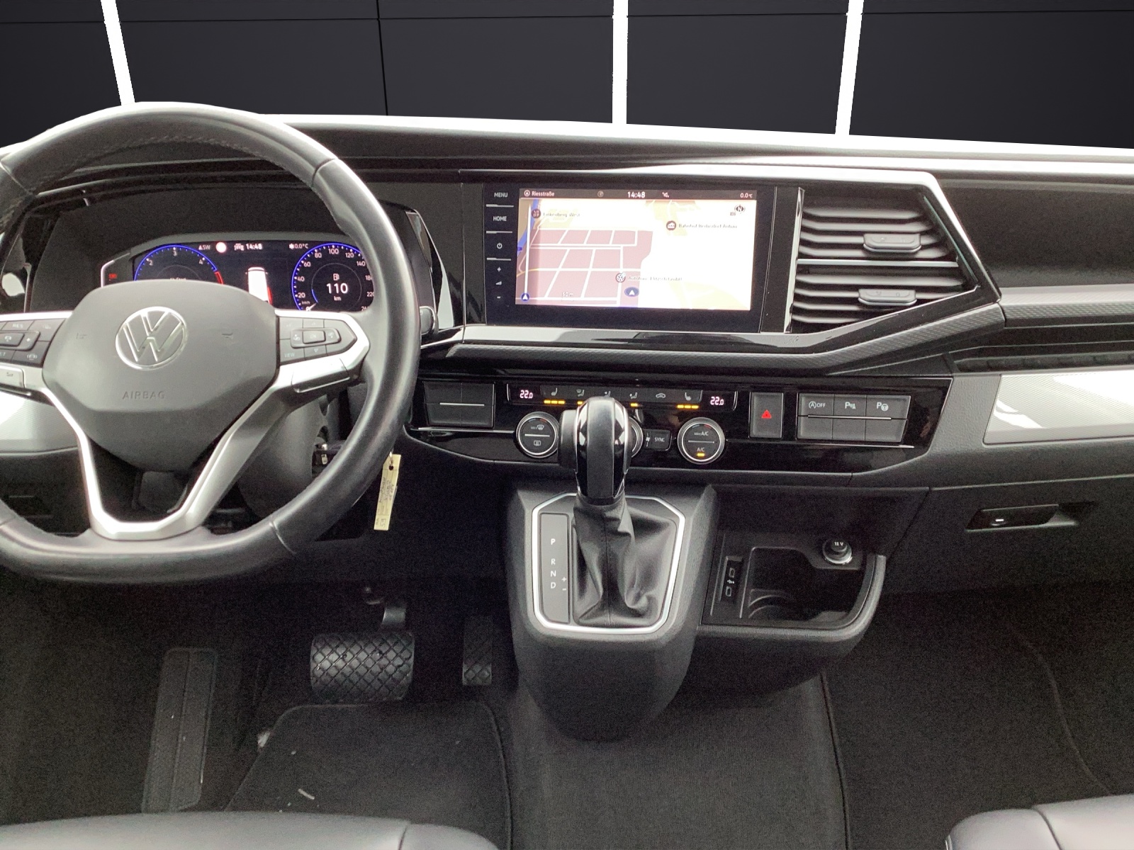 Fahrzeugabbildung Volkswagen T6.1 Multivan TDI Generation-Six DSG LED AHK Navi AID ACC Park-Assist SH