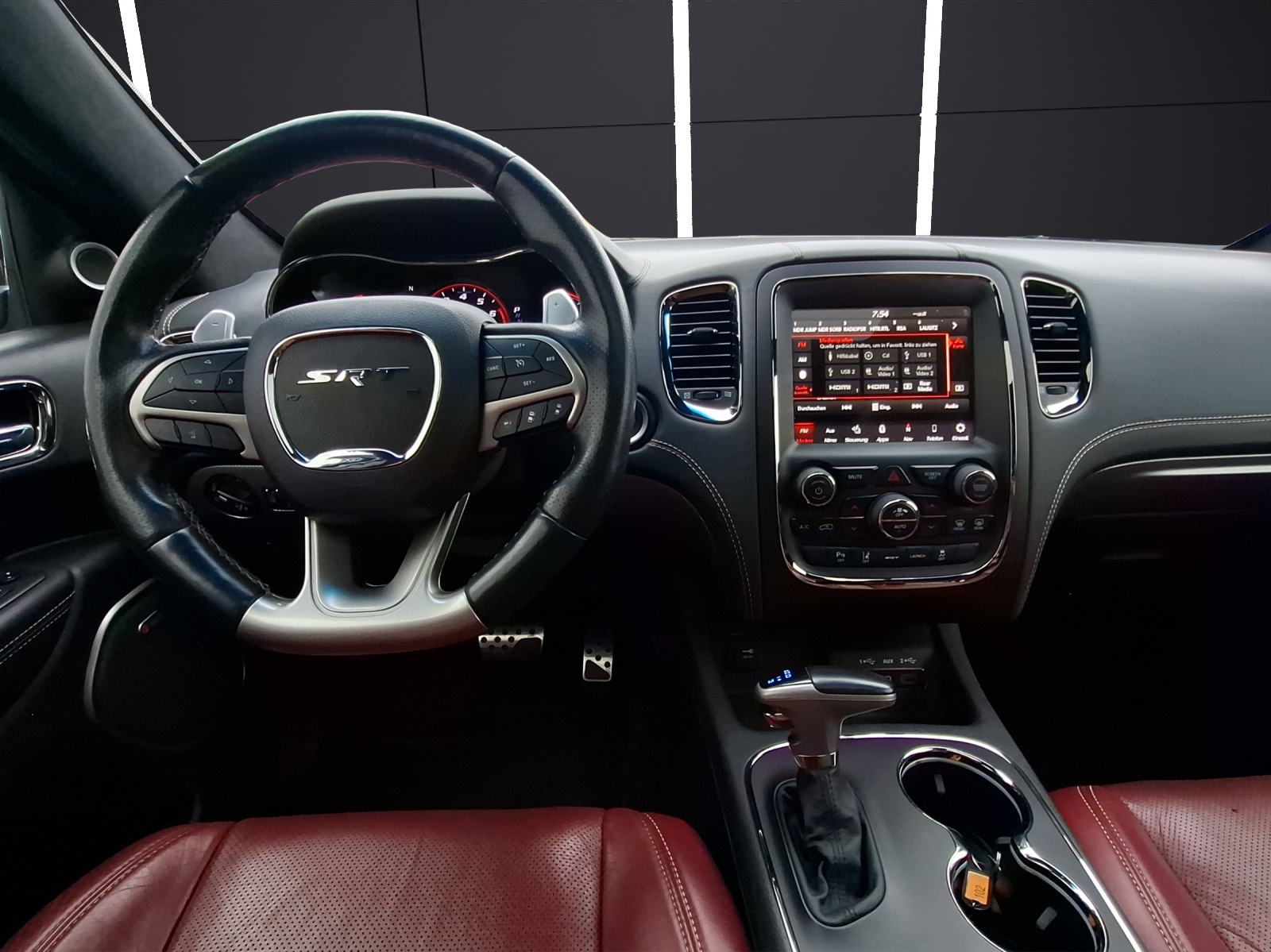 Fahrzeugabbildung Dodge Durango 6.4 SRT V8 Xenon Navi 4xSHZ AHK Pano 6-Sitzer Sternenhimmel