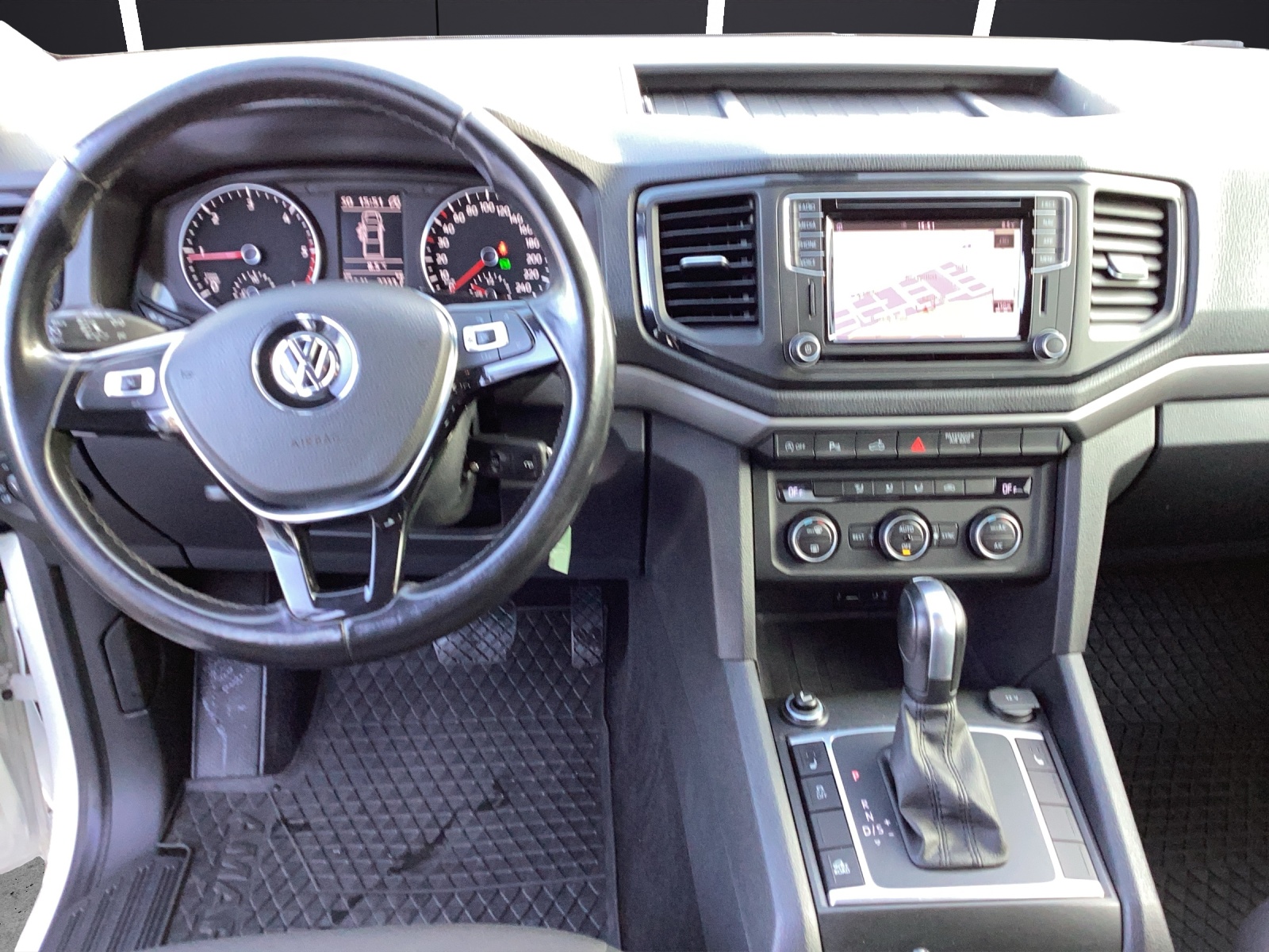Fahrzeugabbildung Volkswagen Amarok TDI Comf. DC 4M Bi-Xenon AHK SH PDC AppConnect Navi Klima