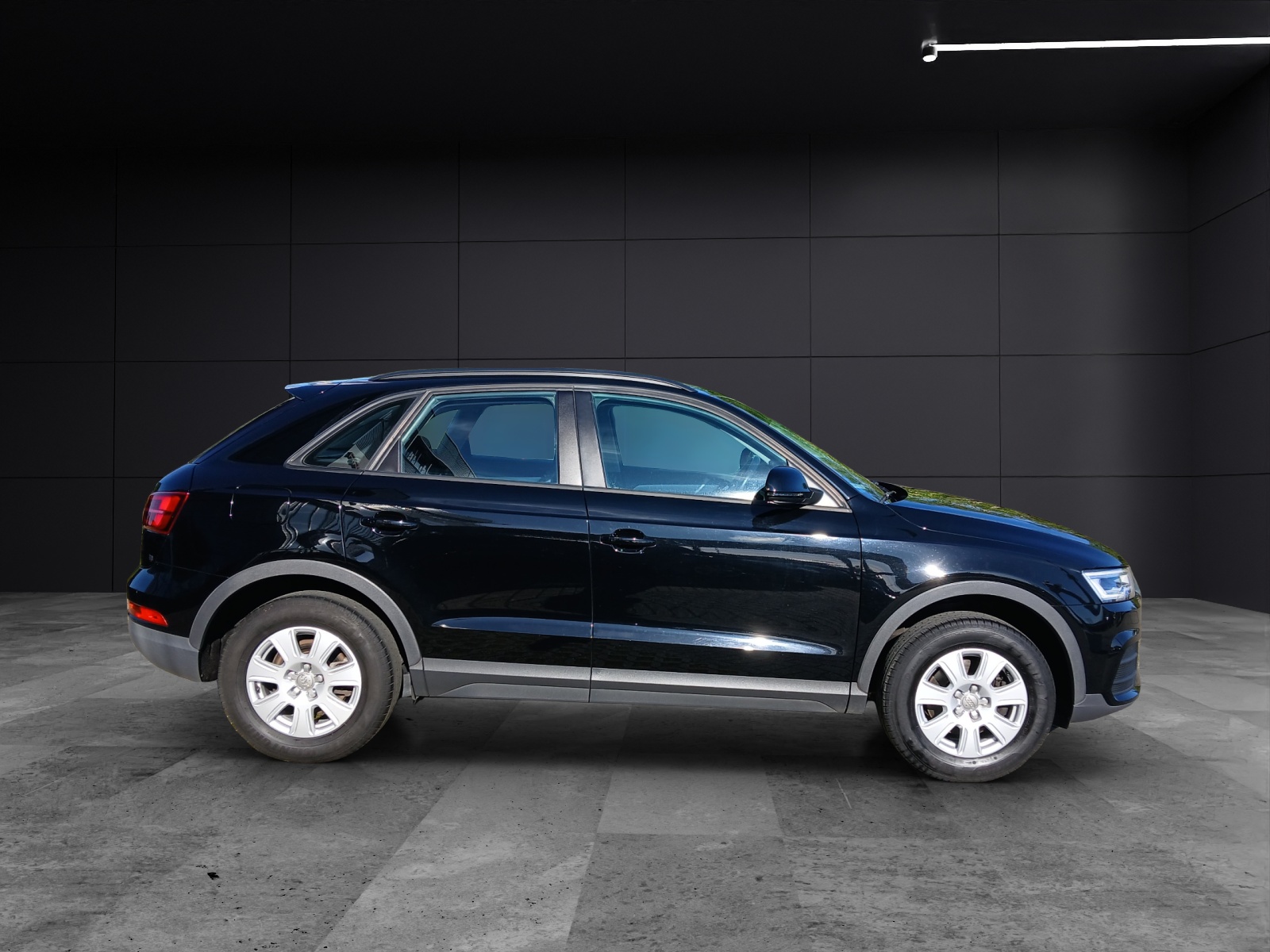 Fahrzeugabbildung Audi Q3 TFSI LED AHK SH