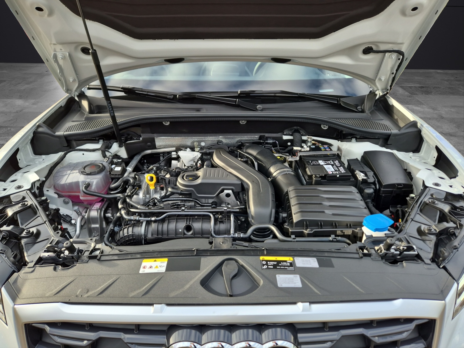 Fahrzeugabbildung Audi Q2 35 TFSI advanced Matrix Sportsitze