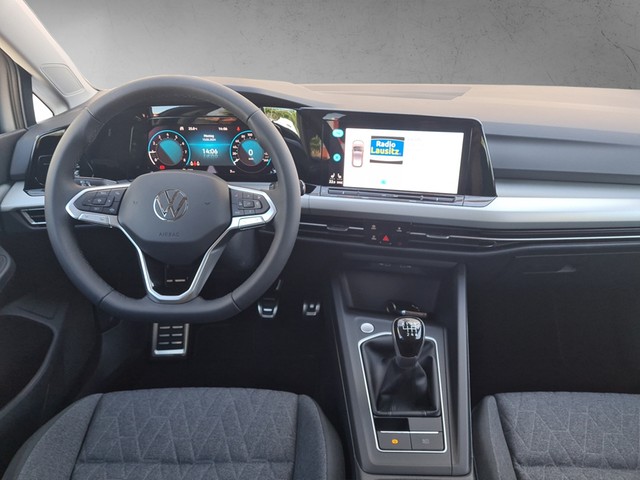 Fahrzeugabbildung Volkswagen Golf VIII Move TSI LED RFK AID SH LM