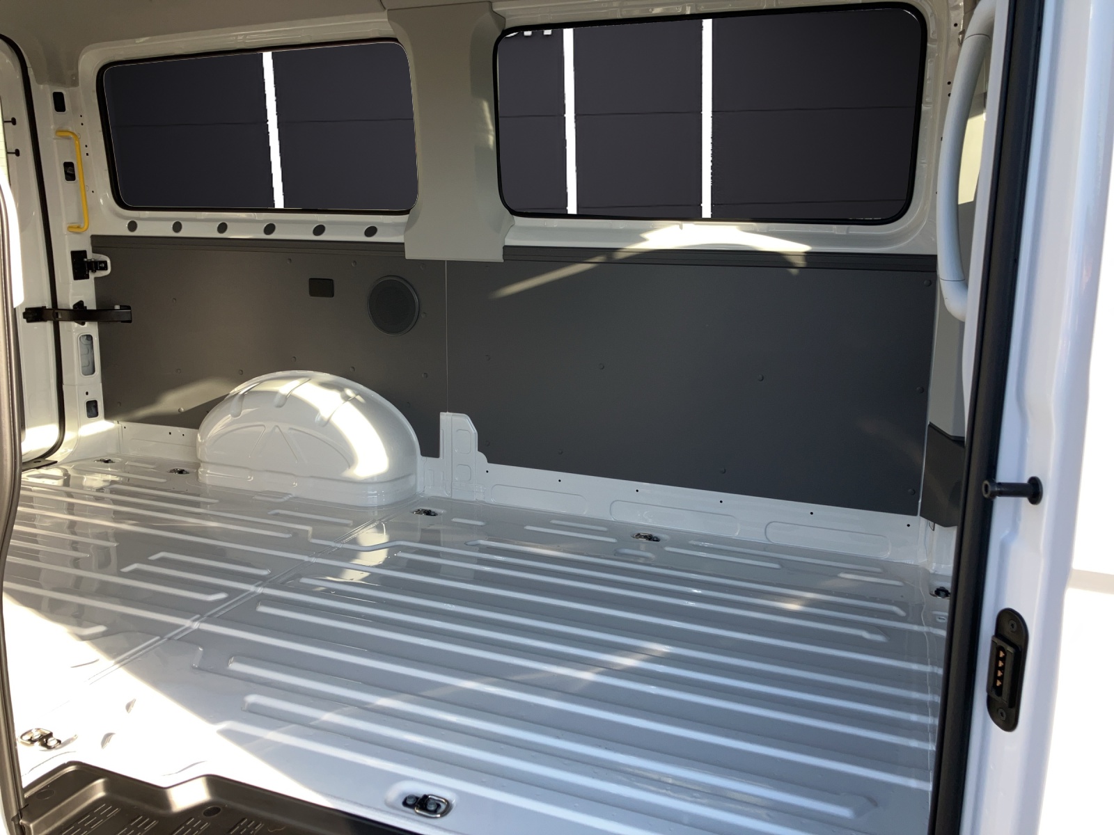 Fahrzeugabbildung Volkswagen Crafter Kasten 2,0l TDI 103 kW MR KAMERA KLIMA ACC PDC VORB. AHK