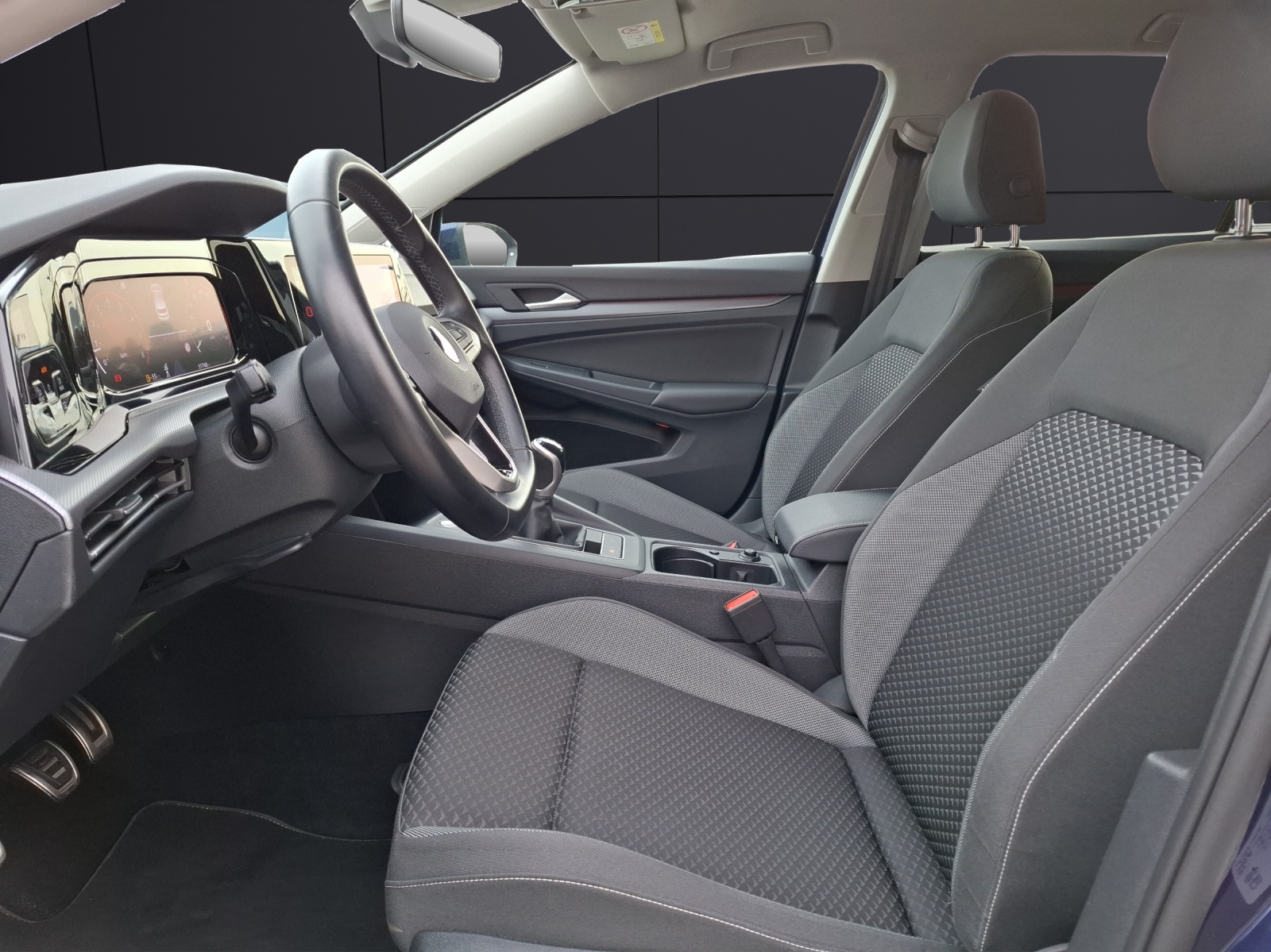 Fahrzeugabbildung Volkswagen Golf VIII TSI Active Standhzg. LEDplus Navi AID HUD ACC RFK SH