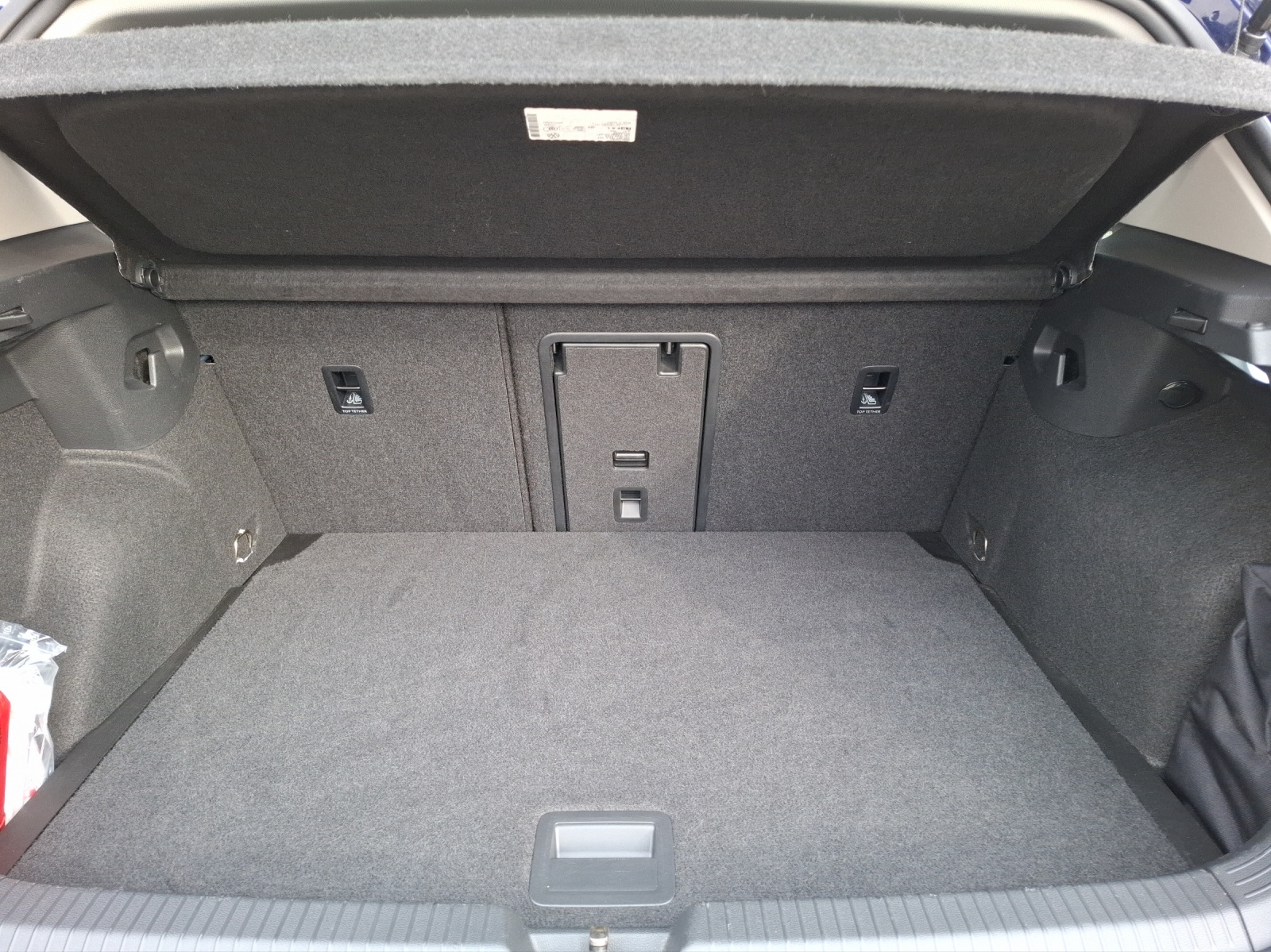 Fahrzeugabbildung Volkswagen Golf VIII TSI Active Standhzg. LEDplus Navi AID HUD ACC RFK SH