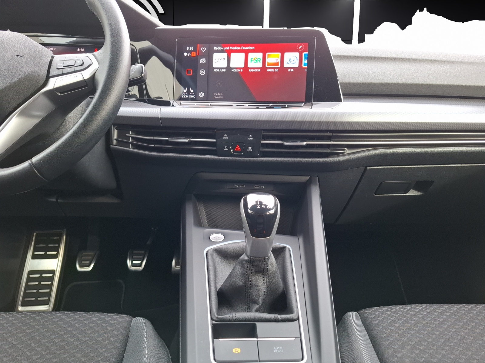 Fahrzeugabbildung Volkswagen Golf VIII TSI Active Standhzg. LEDplus Navi AID HUD ACC RFK SH