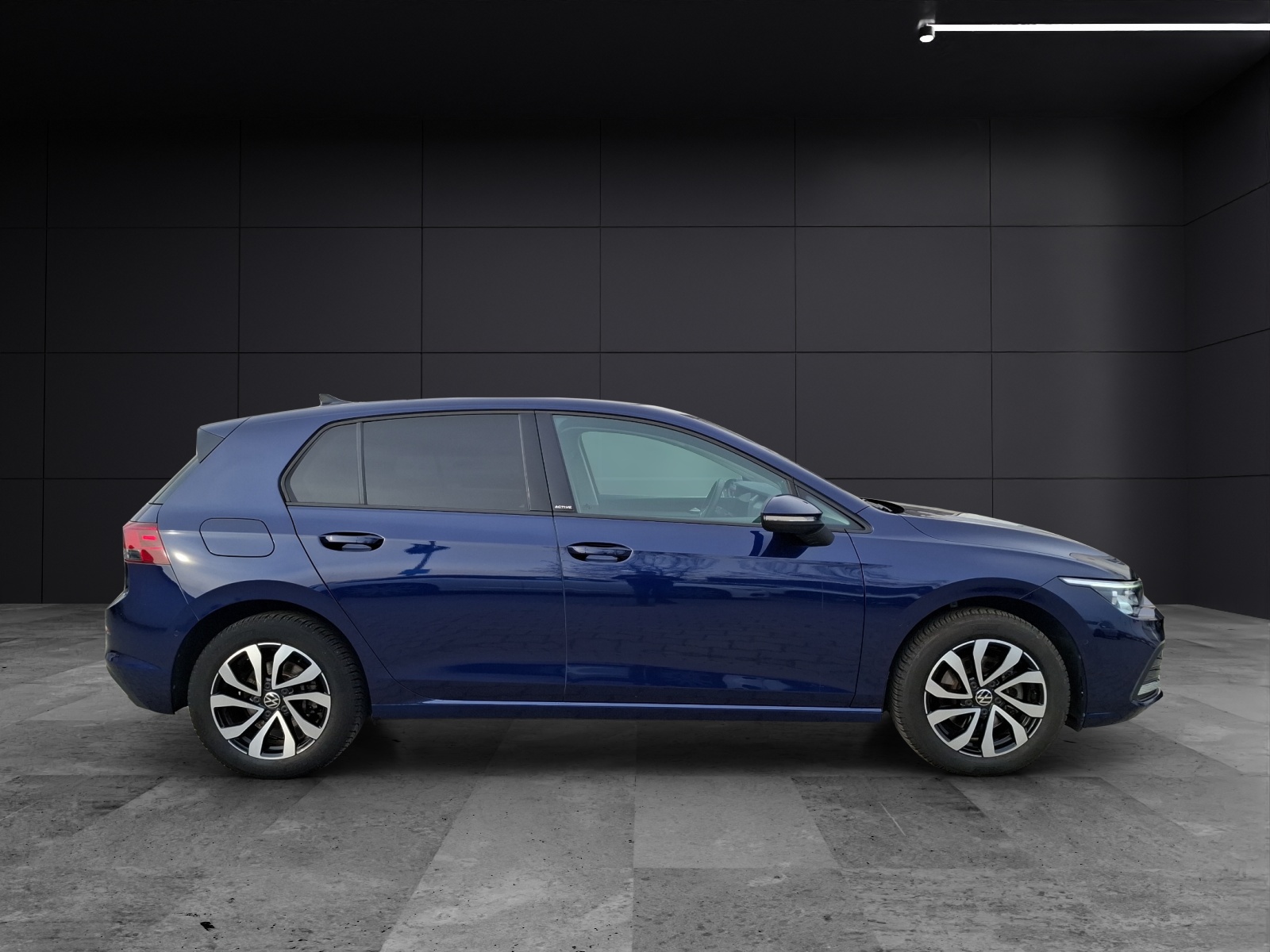 Fahrzeugabbildung Volkswagen Golf VIII TSI Active Standhzg. LEDplus Navi AID HUD ACC RFK SH