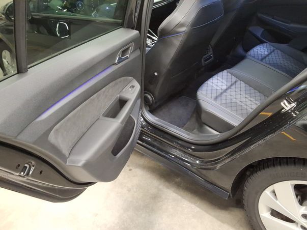 Fahrzeugabbildung Volkswagen Golf VIII Variant eTSI R-Line DSG LED Navi AID ACC RFK SH