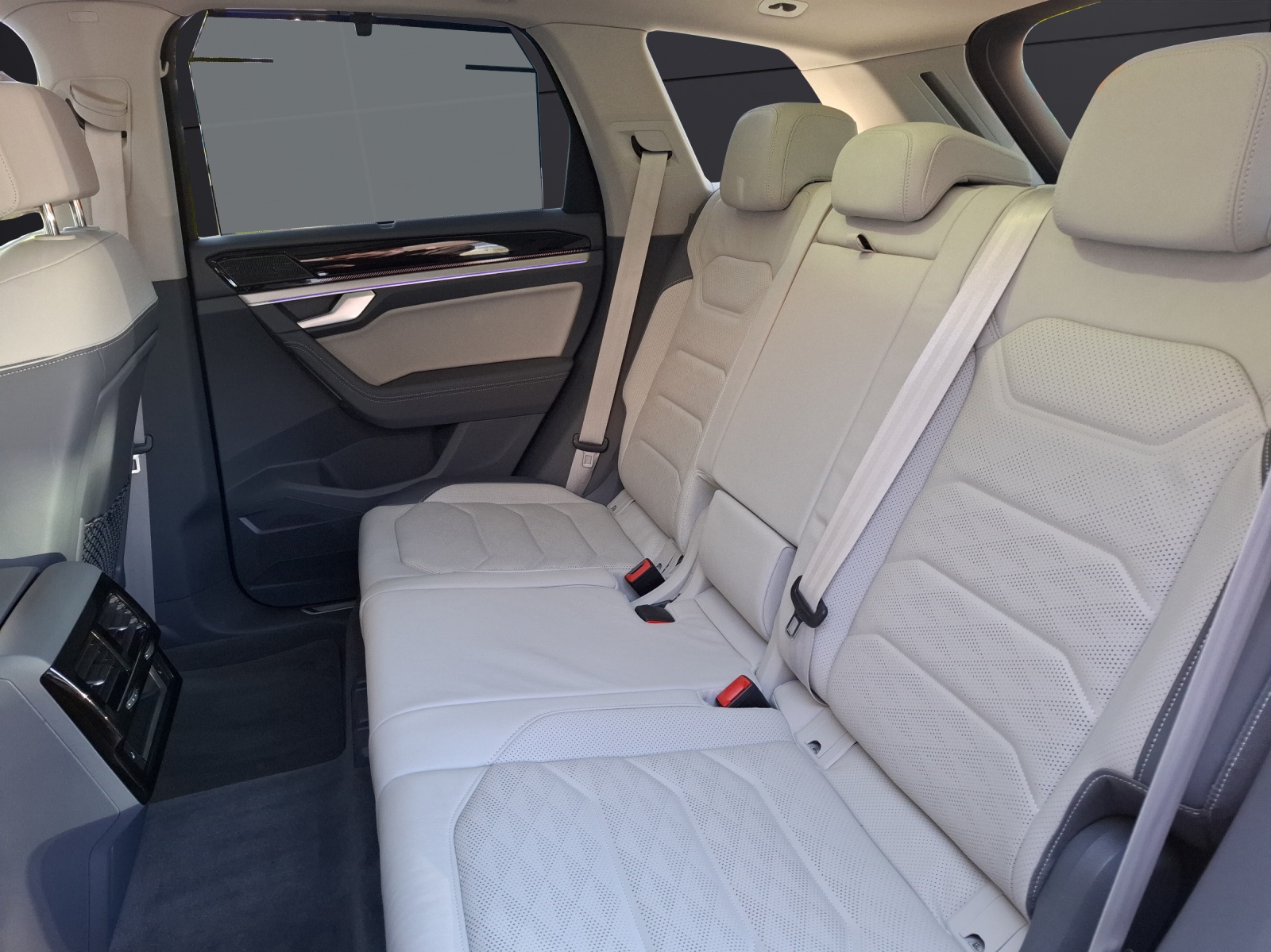 Fahrzeugabbildung Volkswagen Touareg TDI Elegance Matrix AHK HUD Luft Pano AID