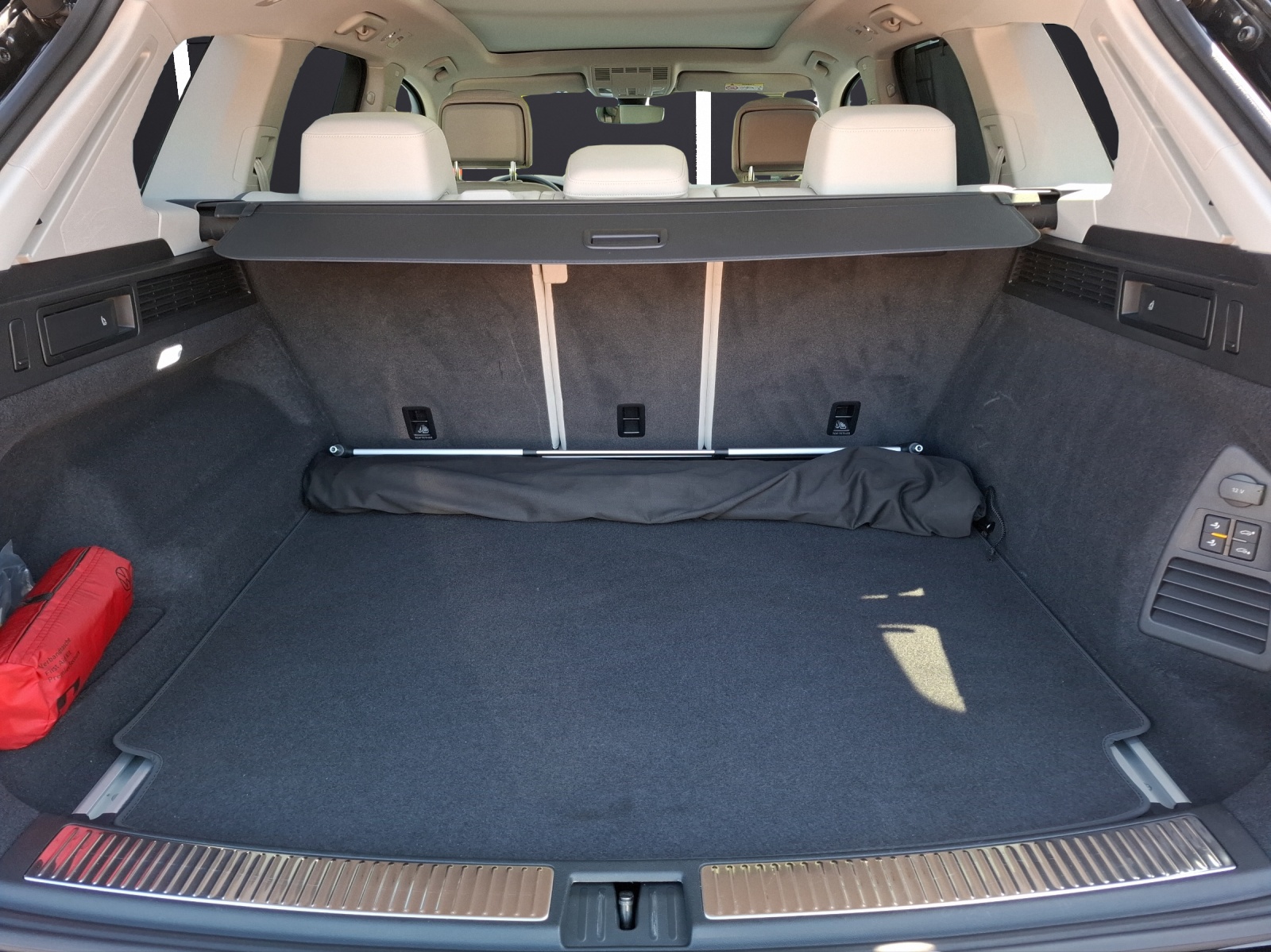Fahrzeugabbildung Volkswagen Touareg TDI Elegance Matrix AHK HUD Luft Pano AID