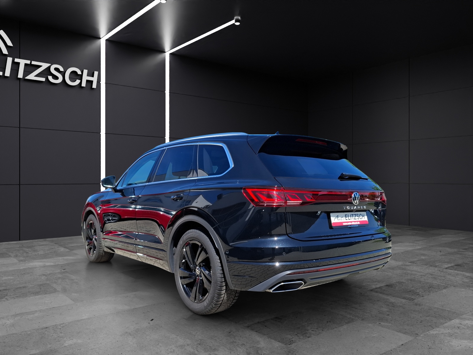 Fahrzeugabbildung Volkswagen Touareg TDI Elegance Matrix AHK HUD Luft Pano AID