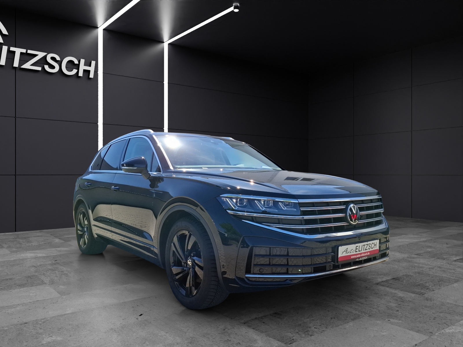 Fahrzeugabbildung Volkswagen Touareg TDI Elegance Matrix AHK HUD Luft Pano AID