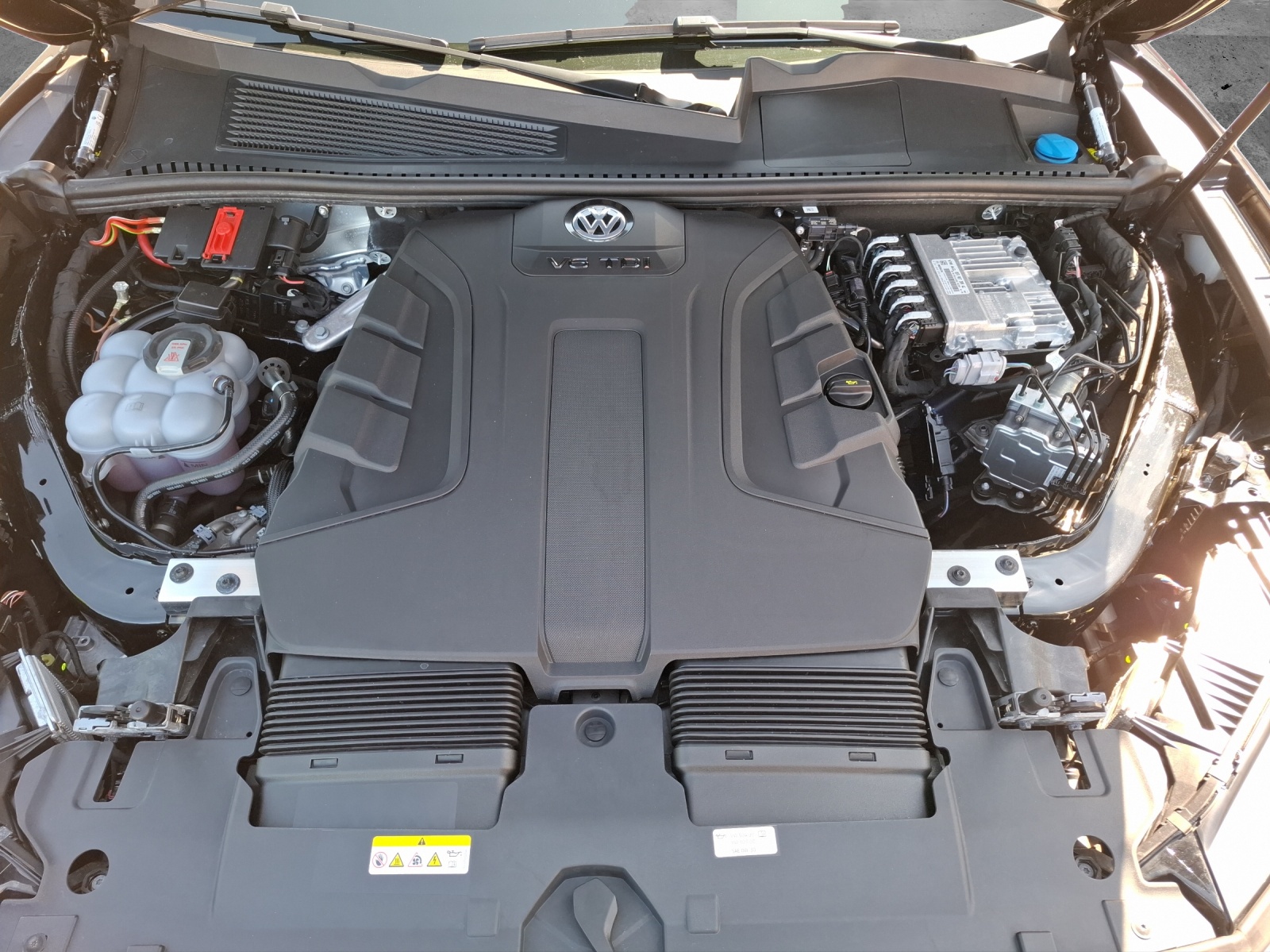 Fahrzeugabbildung Volkswagen Touareg TDI Elegance Matrix AHK HUD Luft Pano AID