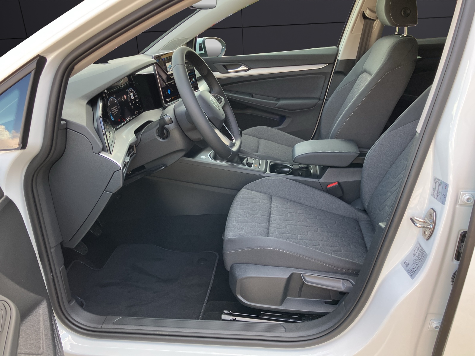 Fahrzeugabbildung Volkswagen Golf VIII TDI Life LED ACC RFK