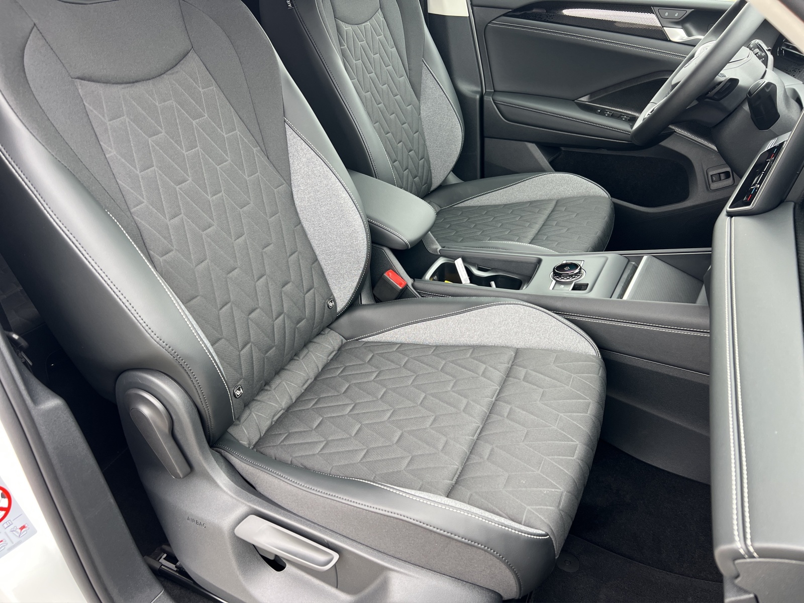 Fahrzeugabbildung Volkswagen Tiguan eTSI Life AHZV NAVI KEssy AreaView