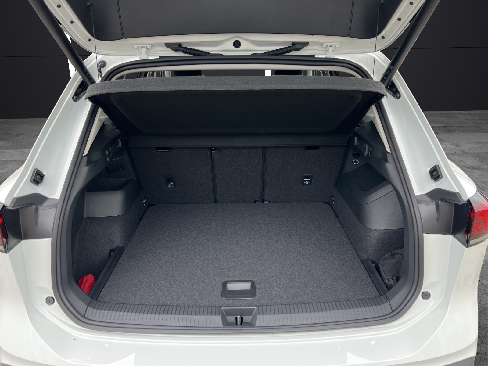 Fahrzeugabbildung Volkswagen Tiguan eTSI Life AHZV NAVI KEssy AreaView
