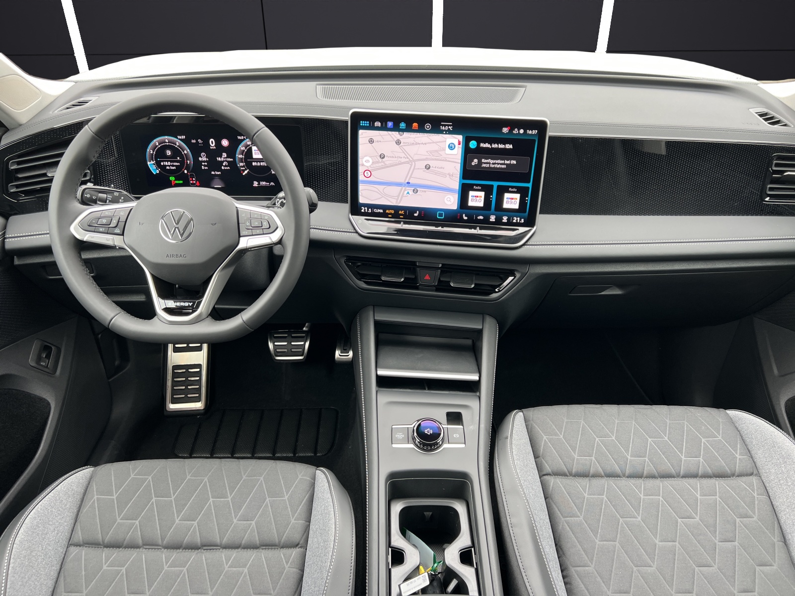 Fahrzeugabbildung Volkswagen Tiguan eTSI Life AHZV NAVI KEssy AreaView