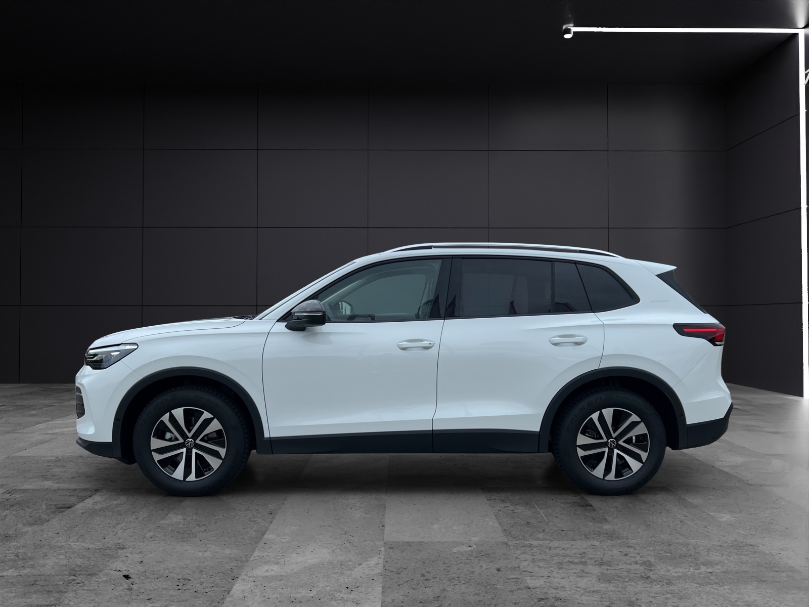 Fahrzeugabbildung Volkswagen Tiguan eTSI Life AHZV NAVI KEssy AreaView