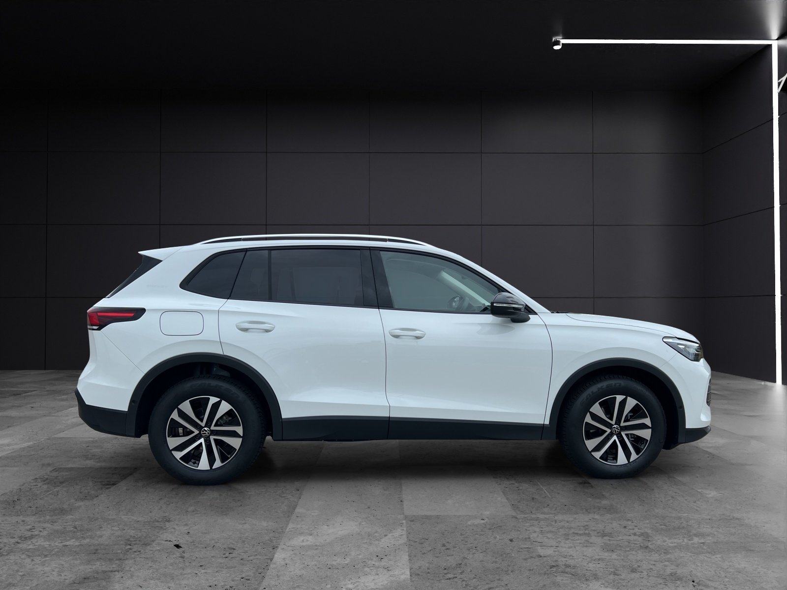 Fahrzeugabbildung Volkswagen Tiguan eTSI Life AHZV NAVI KEssy AreaView