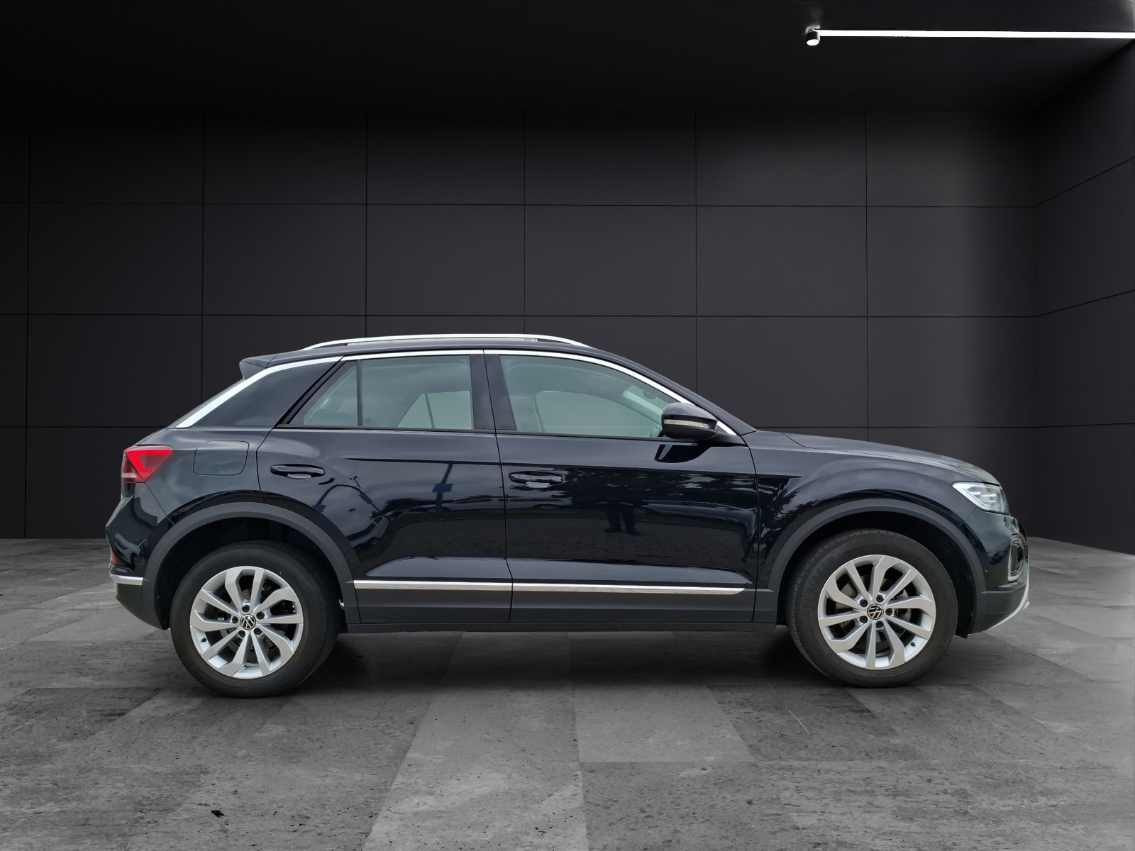 Fahrzeugabbildung Volkswagen T-Roc TSI Style LED AHK Navi AID ACC RFK SH