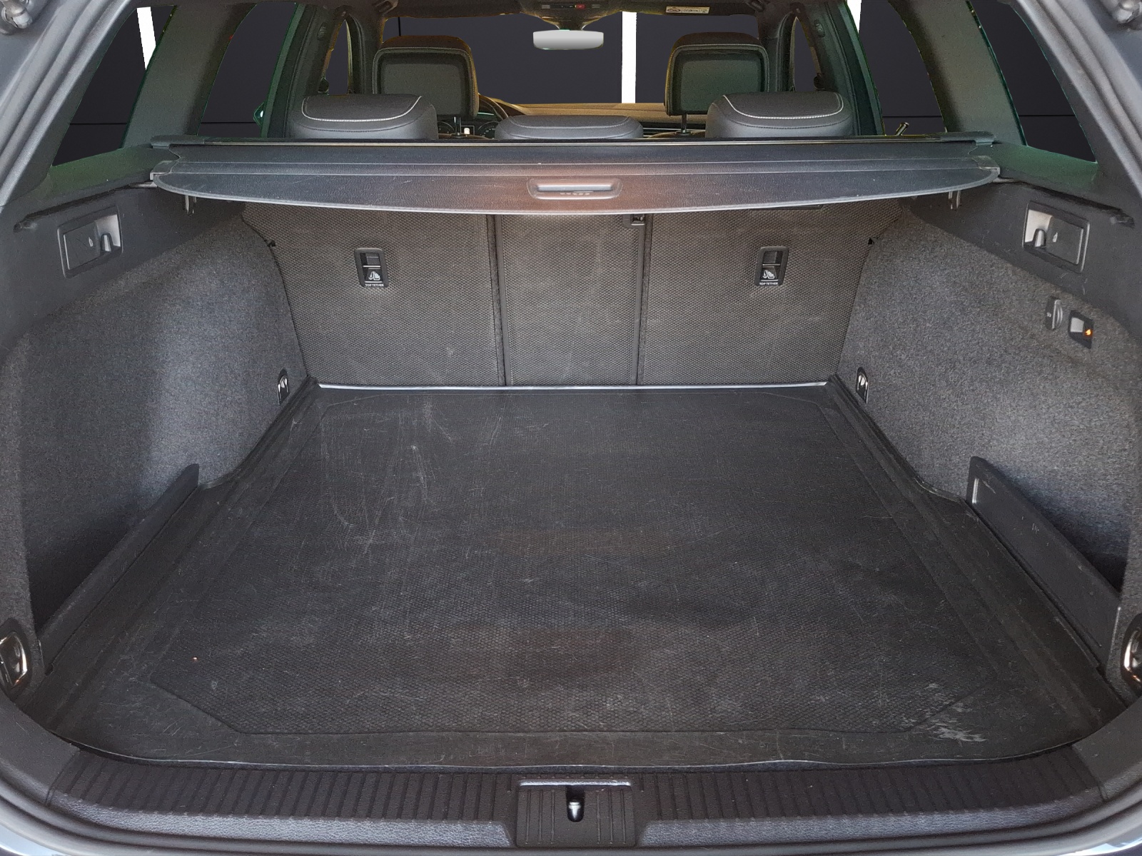 Fahrzeugabbildung Volkswagen Passat Variant TDI Elegance DSG R-Line Matrix AHK Navi ACC RFK Harman SH 19