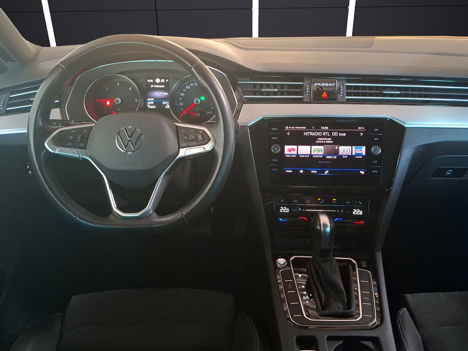 Fahrzeugabbildung Volkswagen Passat Variant TDI Elegance DSG R-Line Matrix AHK Navi ACC RFK Harman SH 19