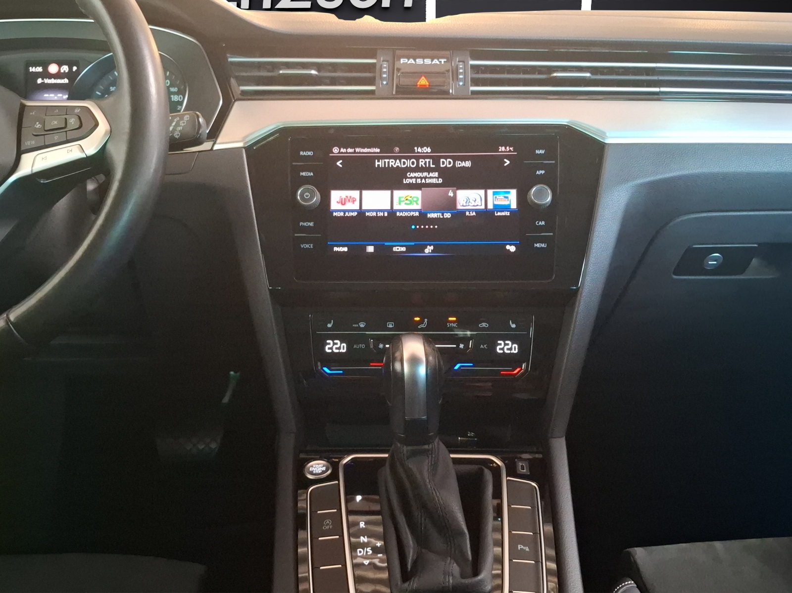 Fahrzeugabbildung Volkswagen Passat Variant TDI Elegance DSG R-Line Matrix AHK Navi ACC RFK Harman SH 19