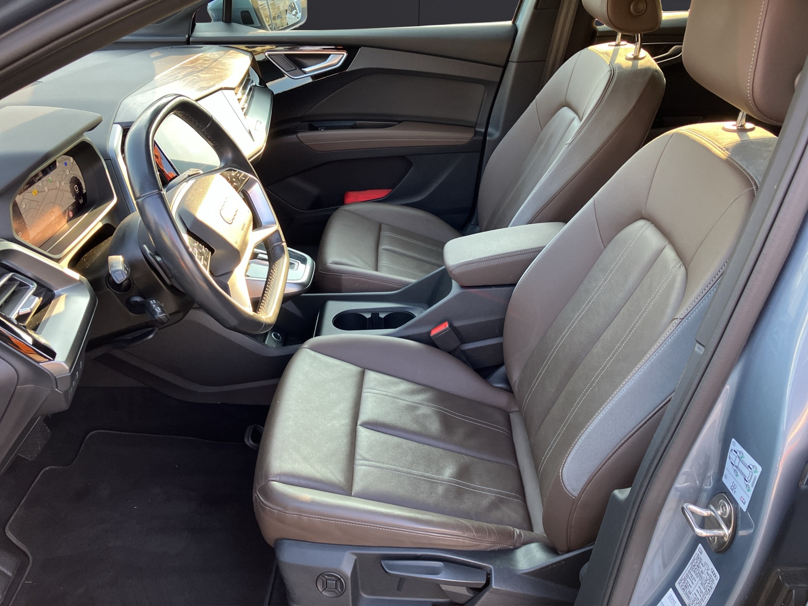 Fahrzeugabbildung Audi Q4 e-tron 50 quattro AHK Matrix