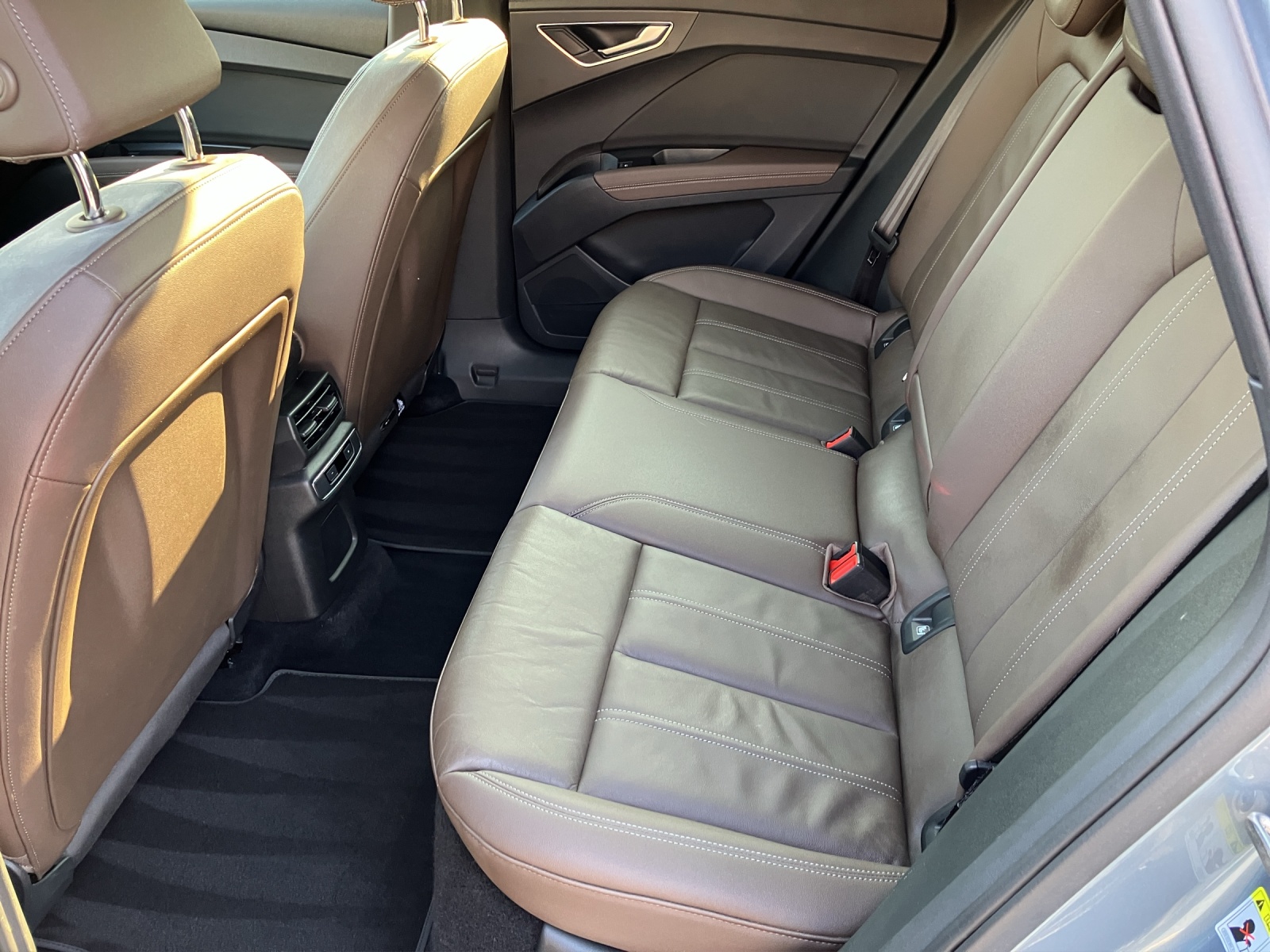 Fahrzeugabbildung Audi Q4 e-tron 50 quattro AHK Matrix