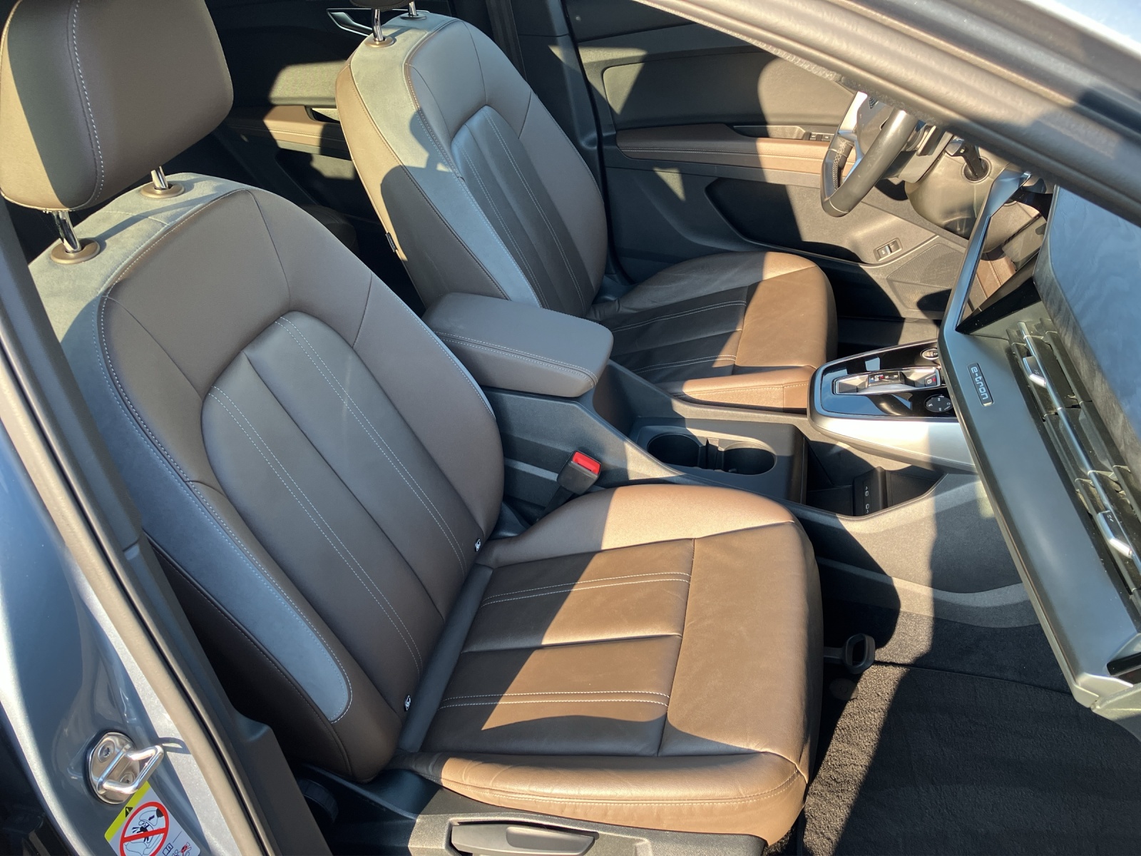 Fahrzeugabbildung Audi Q4 e-tron 50 quattro AHK Matrix
