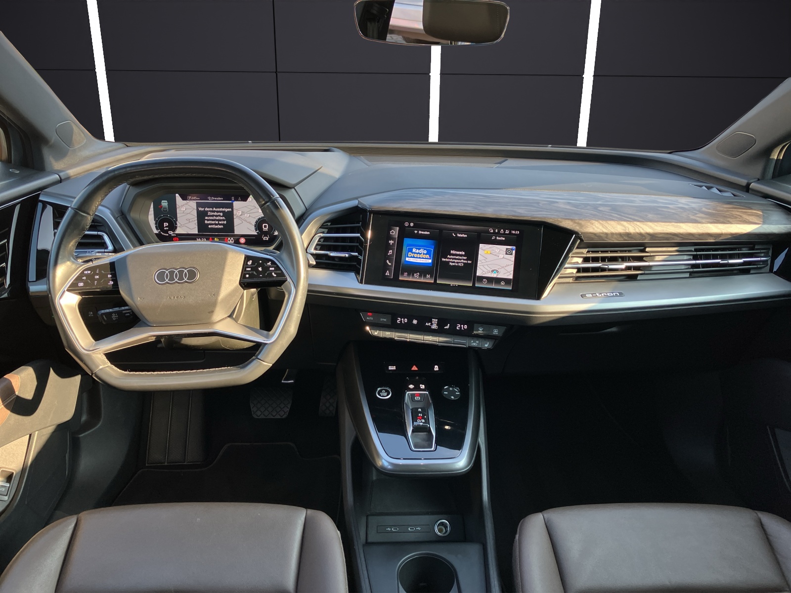 Fahrzeugabbildung Audi Q4 e-tron 50 quattro AHK Matrix