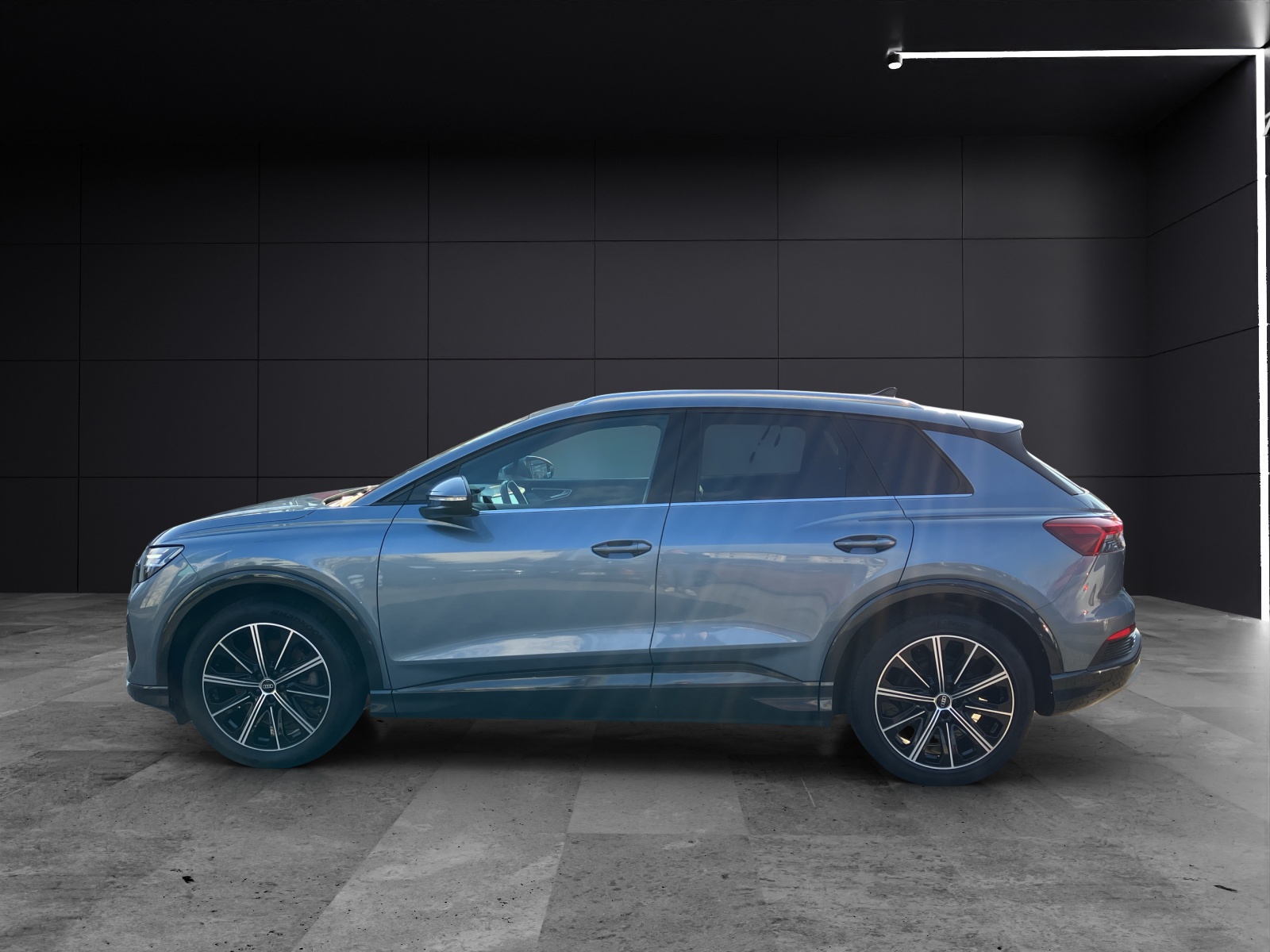 Fahrzeugabbildung Audi Q4 e-tron 50 quattro AHK Matrix