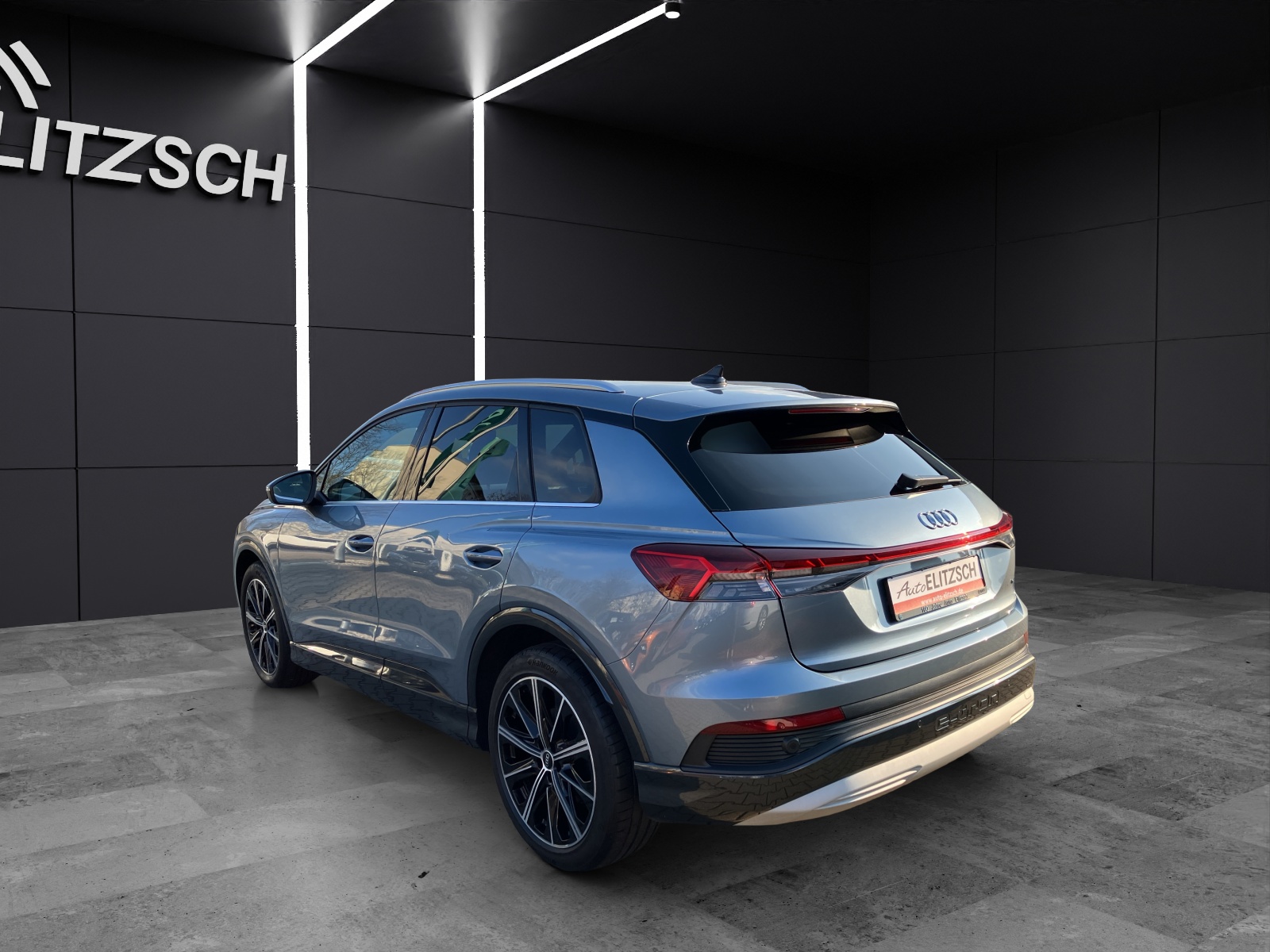 Fahrzeugabbildung Audi Q4 e-tron 50 quattro AHK Matrix