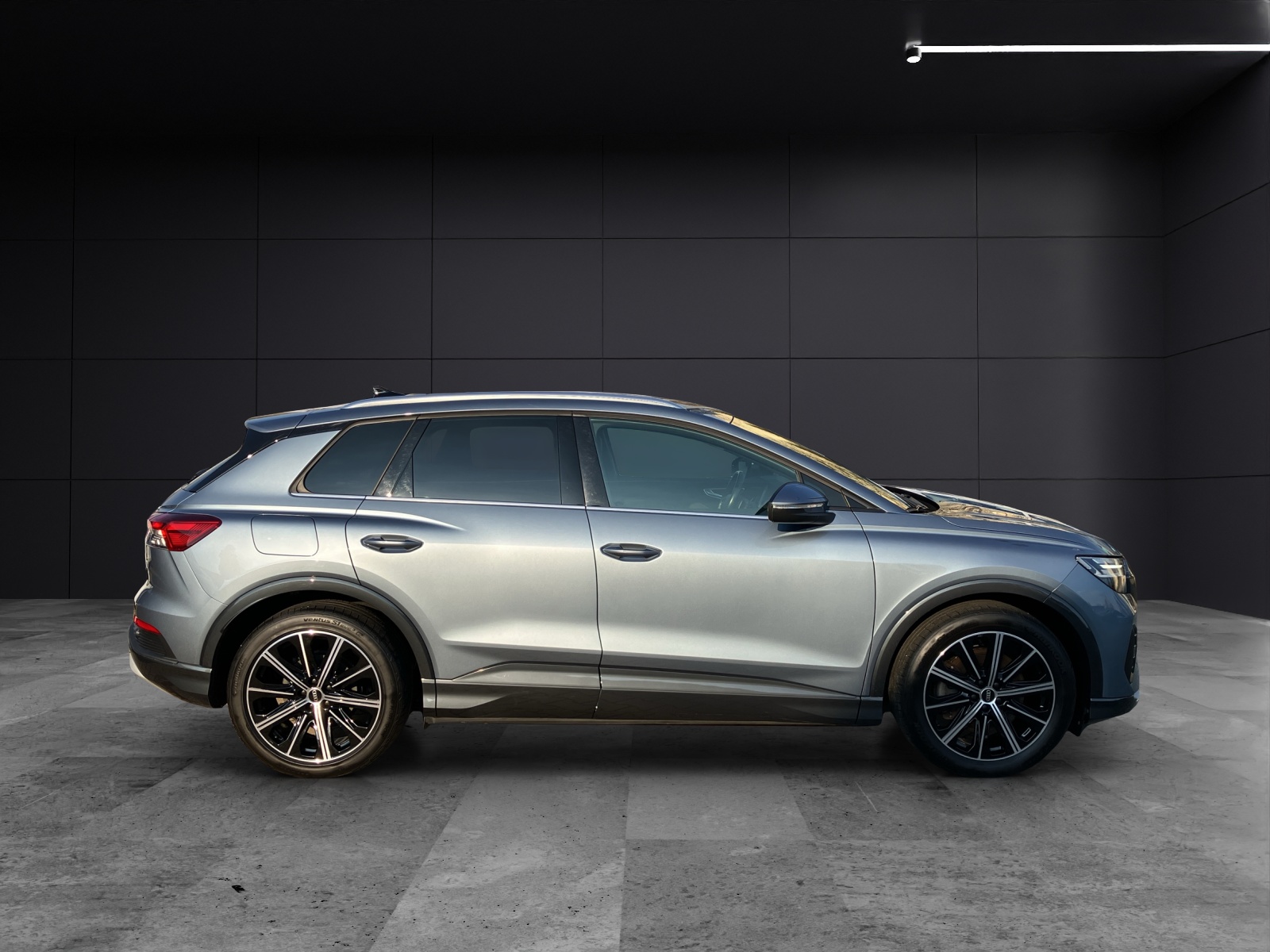 Fahrzeugabbildung Audi Q4 e-tron 50 quattro AHK Matrix