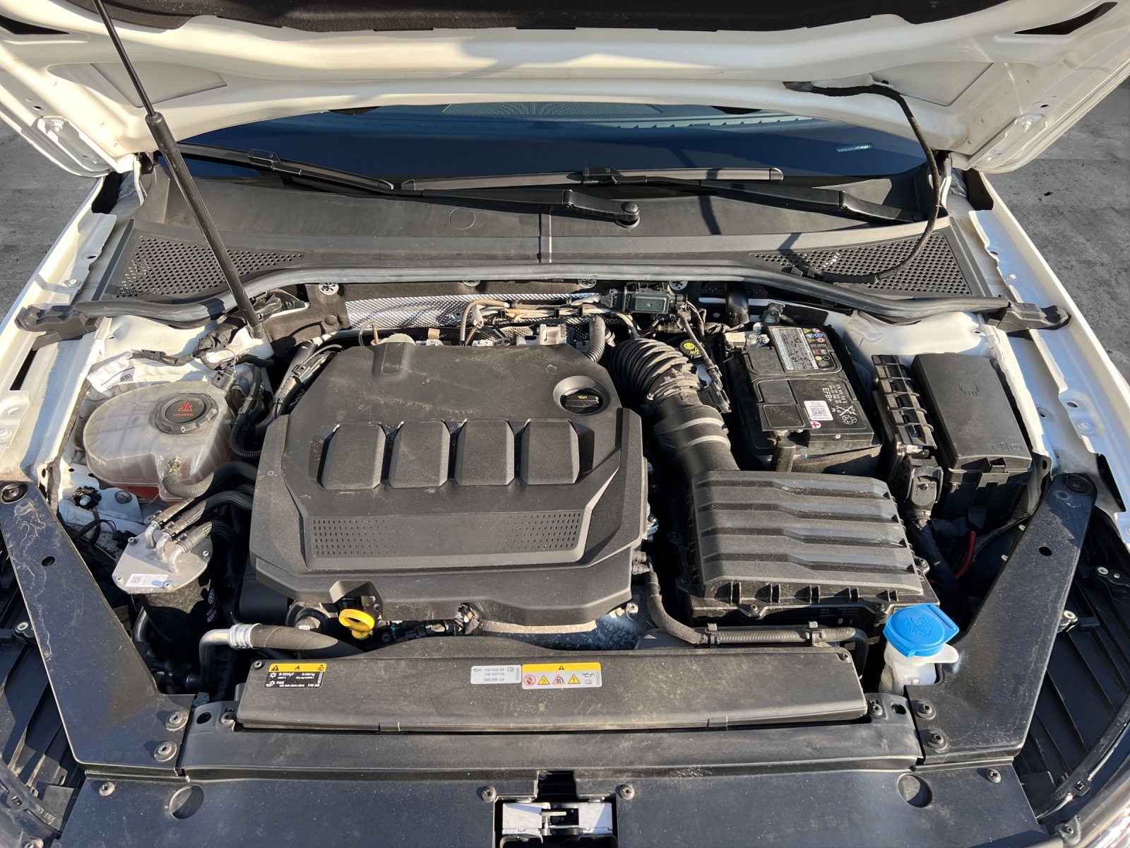 Fahrzeugabbildung Volkswagen Passat Variant TDI Business DSG LED NAVI ACC RFK SH LM