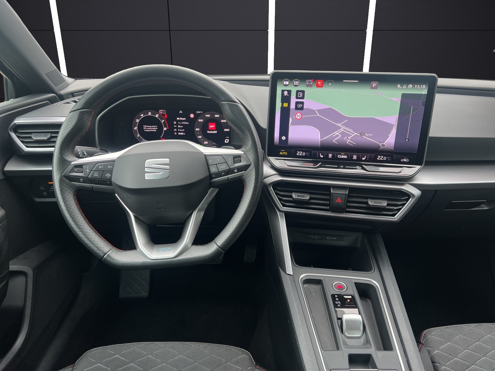 Fahrzeugabbildung SEAT Leon ST eTSI FR DSG LED Navi VC ACC RFK SH