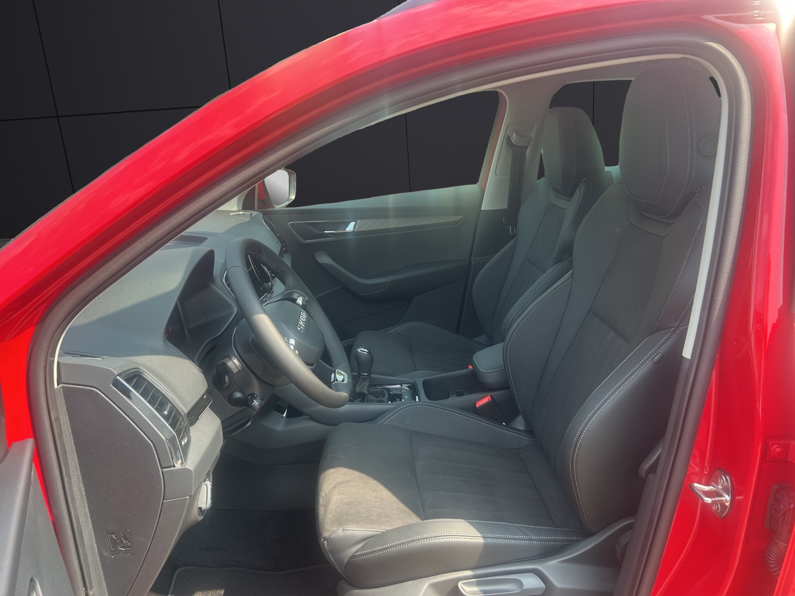 Fahrzeugabbildung SKODA Karoq 1.5 TSI Balance AHK Standh. ASG