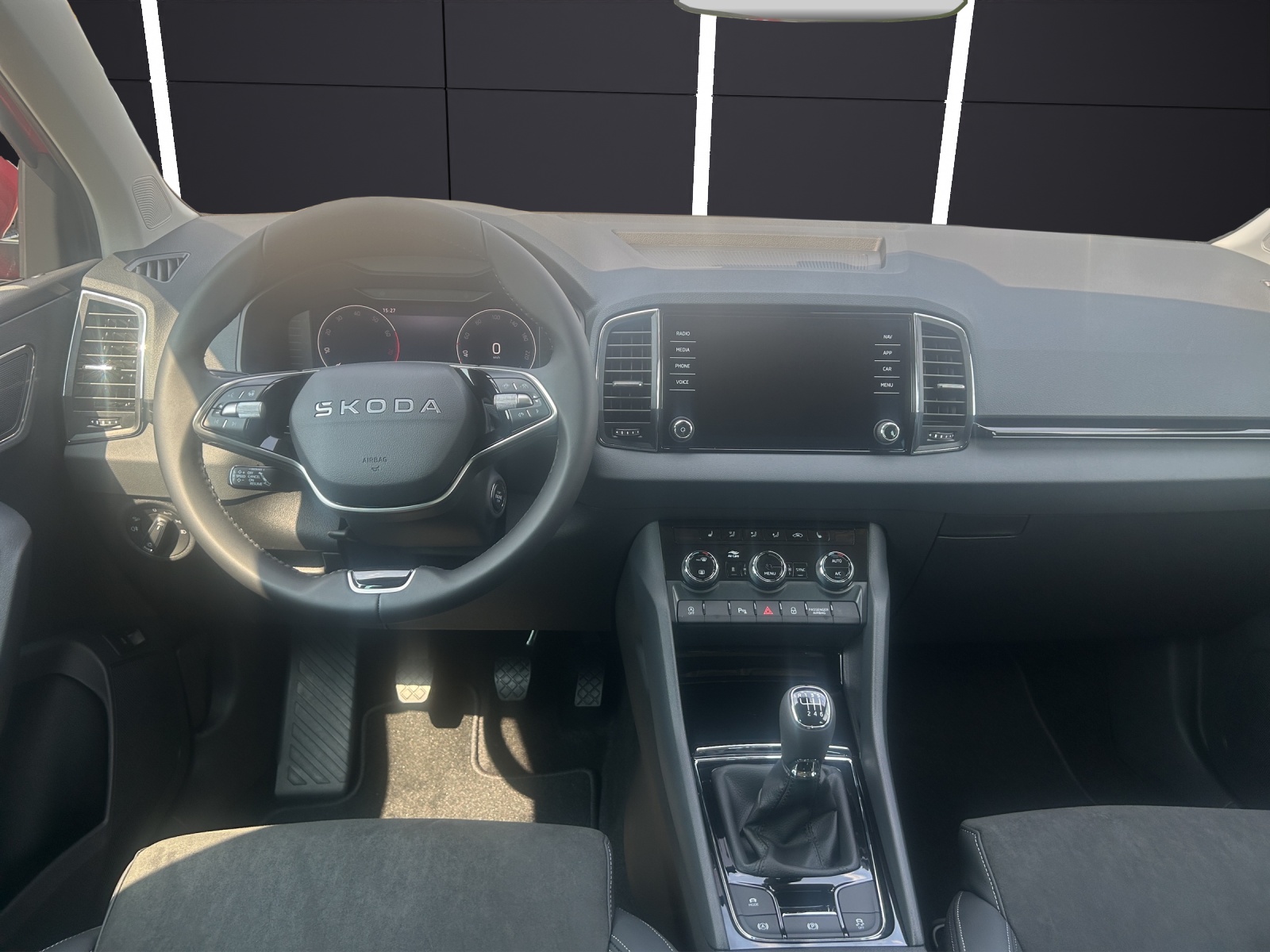 Fahrzeugabbildung SKODA Karoq 1.5 TSI Balance AHK Standh. ASG