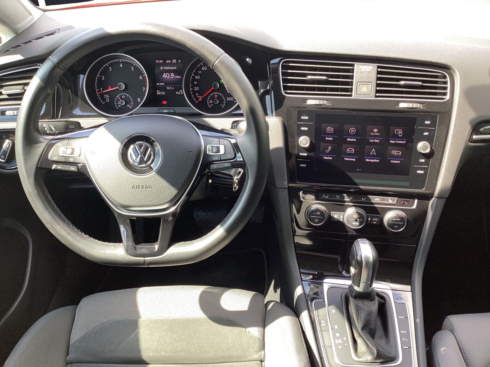Fahrzeugabbildung Volkswagen Golf VII TSI Highline DSG Standh LED ACC