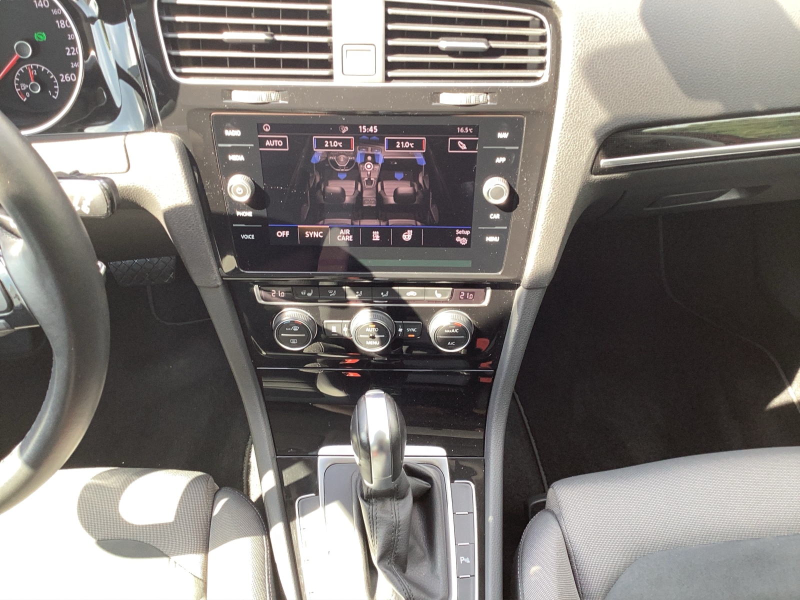 Fahrzeugabbildung Volkswagen Golf VII TSI Highline DSG Standh LED ACC