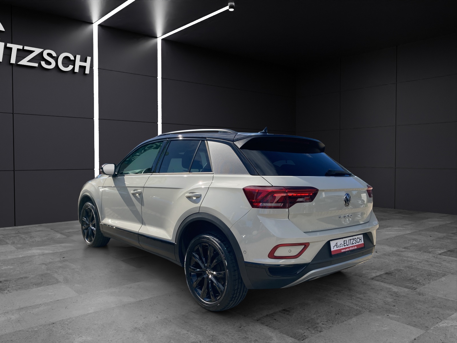 Fahrzeugabbildung Volkswagen T-Roc TSI Style DSG LED AID ACC Park-Assist SH LM
