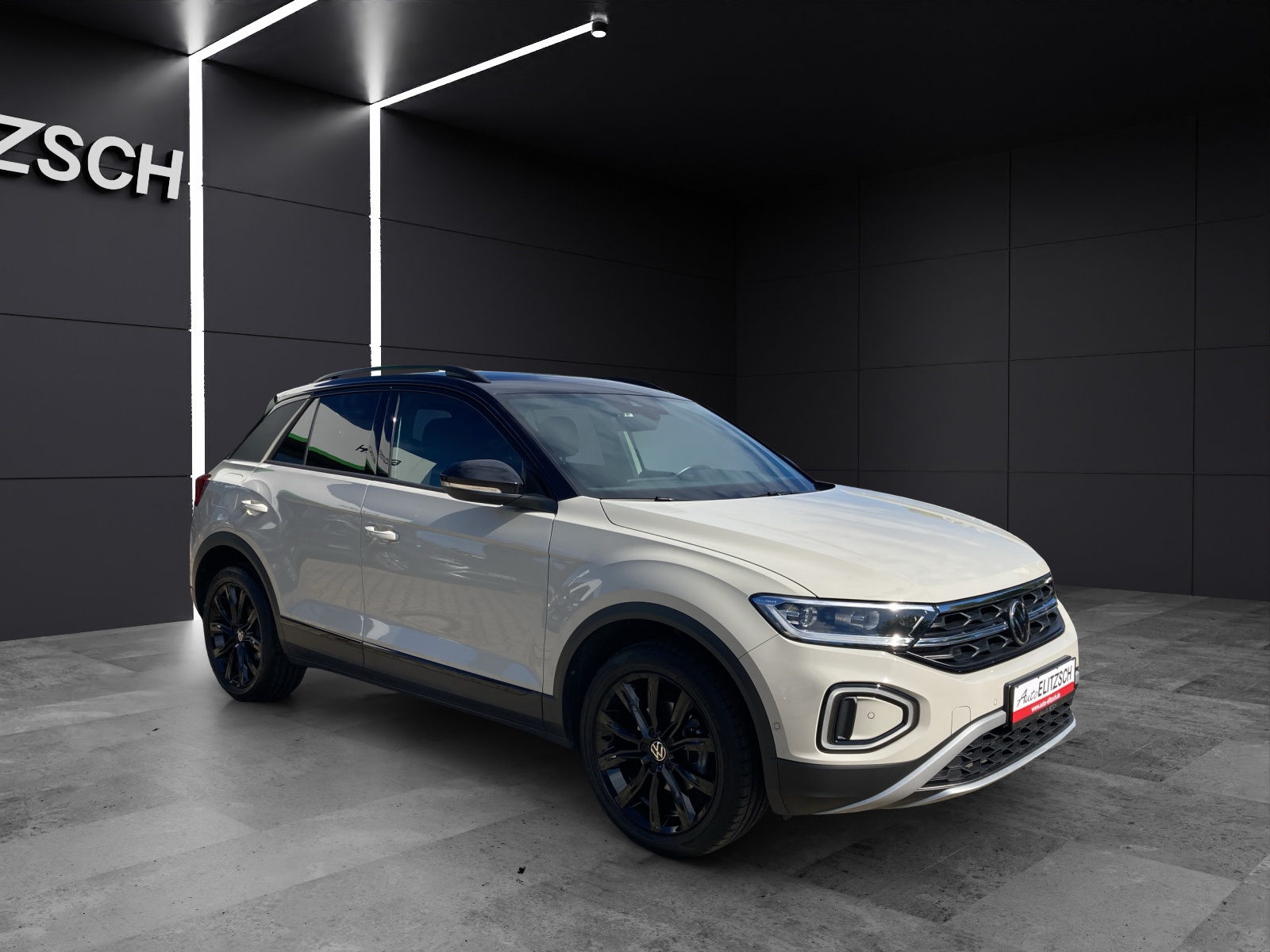 Fahrzeugabbildung Volkswagen T-Roc TSI Style DSG LED AID ACC Park-Assist SH LM