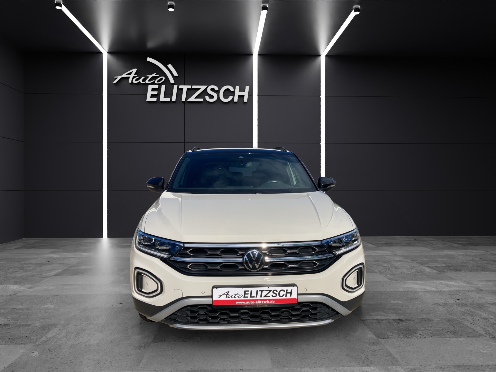 Fahrzeugabbildung Volkswagen T-Roc TSI Style DSG LED AID ACC Park-Assist SH LM