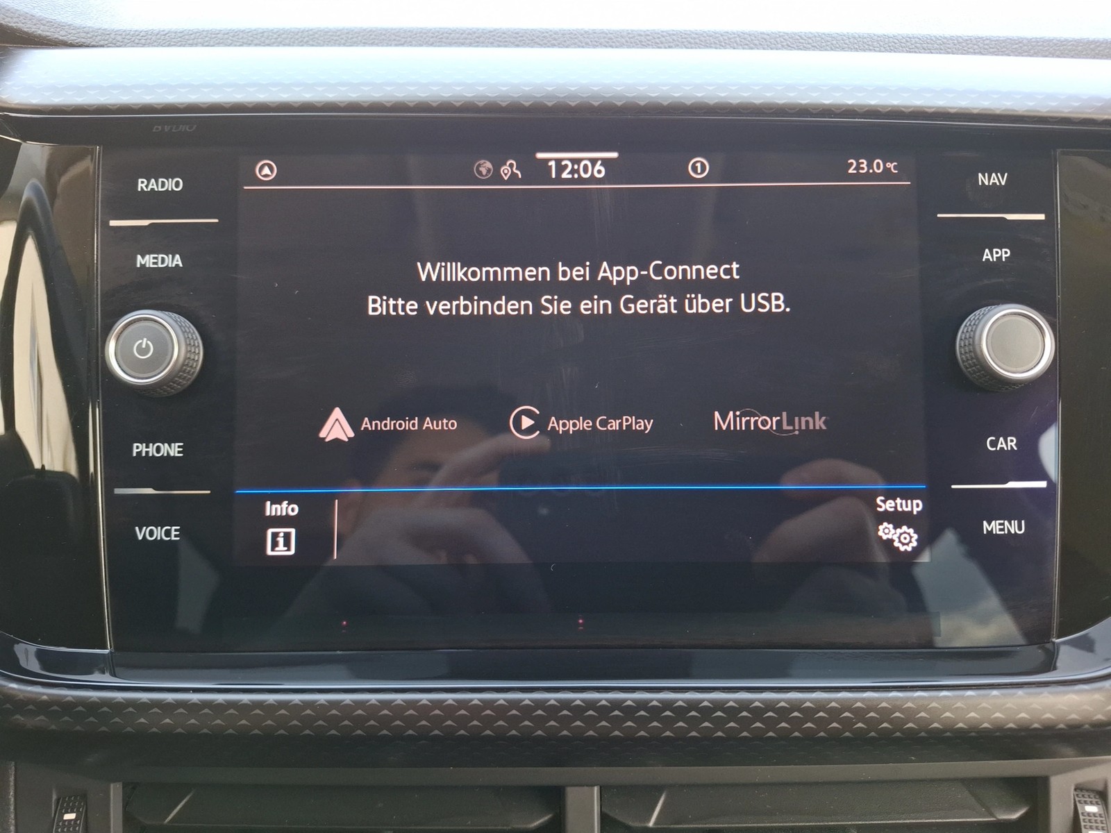 Fahrzeugabbildung Volkswagen T-Cross TSI Life CarPlay Park-Assist SH LM