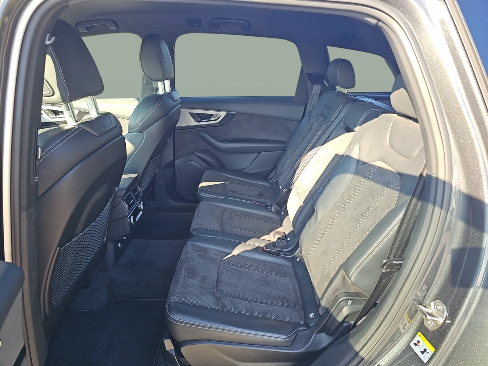 Fahrzeugabbildung Audi Q7 50 S-Line TDI quattro LED LUFT STHG VC HUD AHZ RFK SH