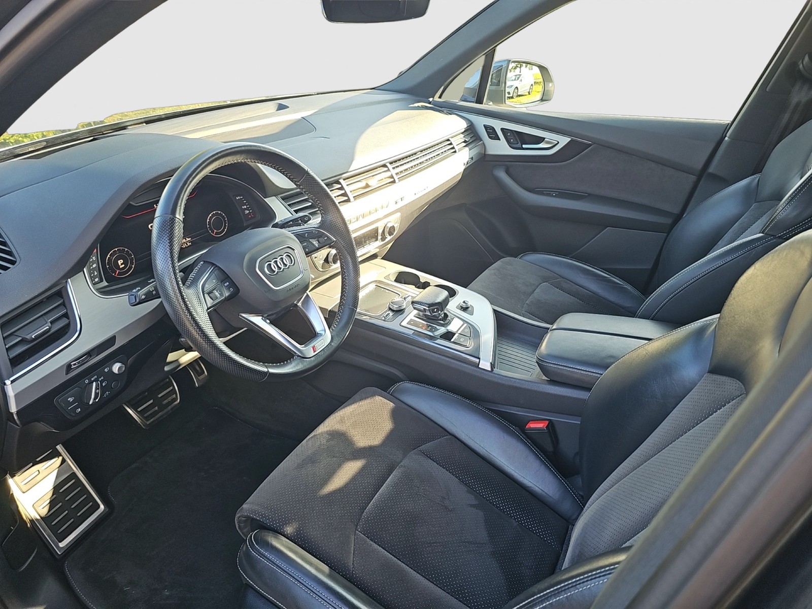 Fahrzeugabbildung Audi Q7 50 S-Line TDI quattro LED LUFT STHG VC HUD AHZ RFK SH